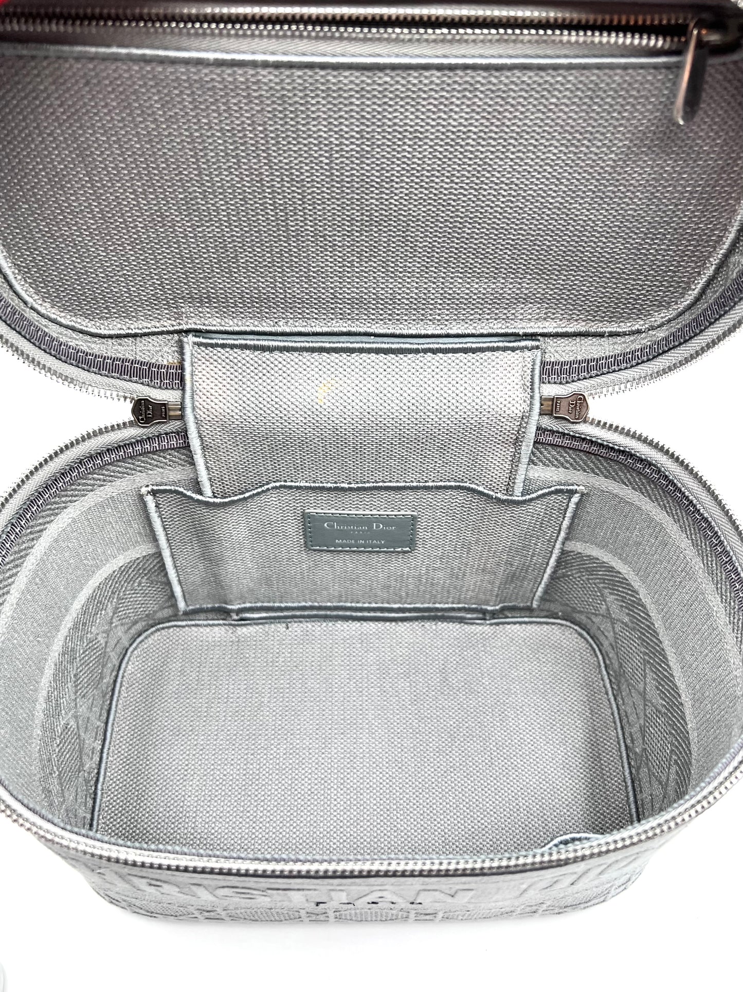 Christian Dior Travel Vanity Bag (🇵🇭P85,140)
