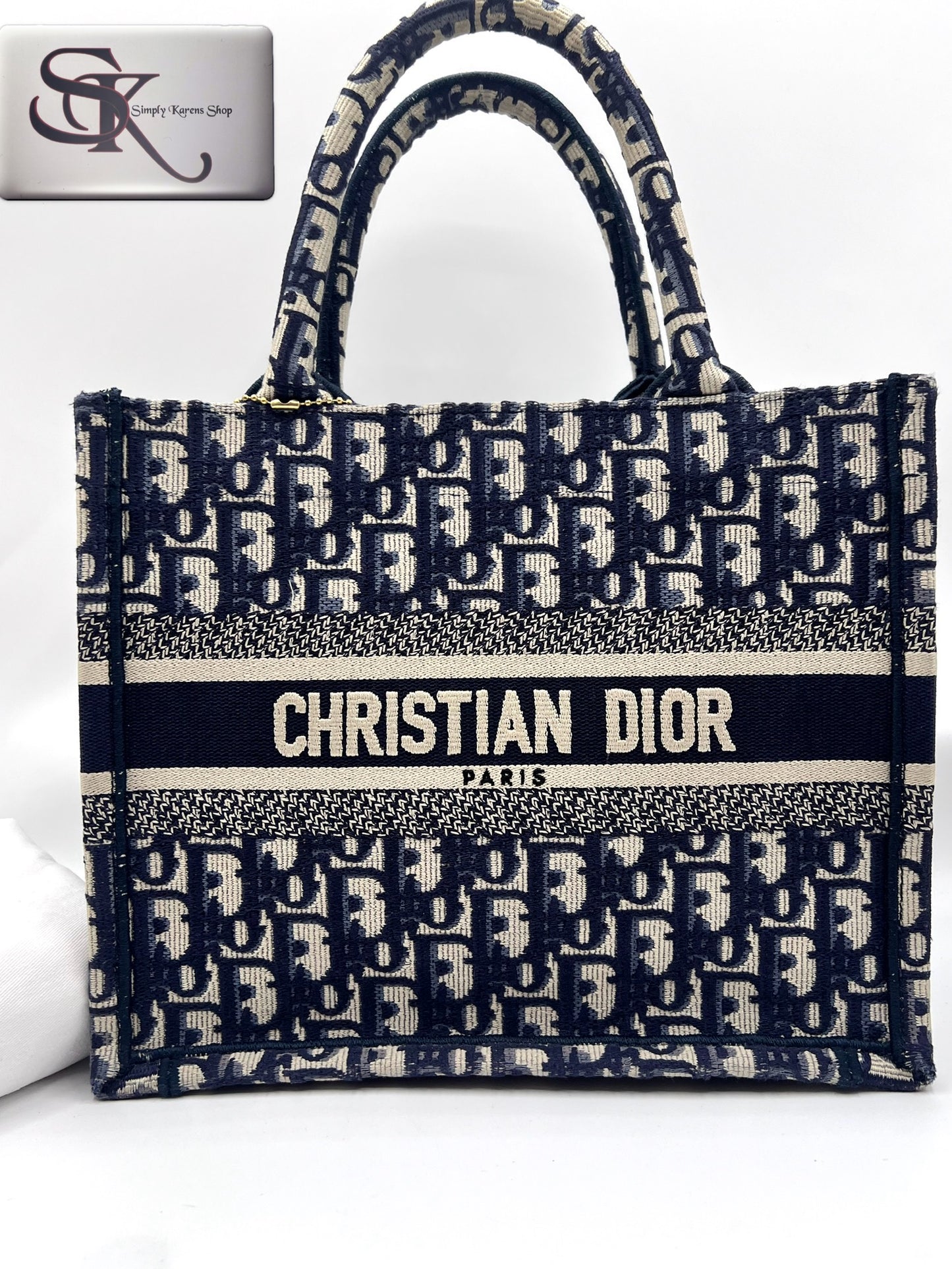 Christian Dior Booktote Pm size π΅πP141,900π΅π