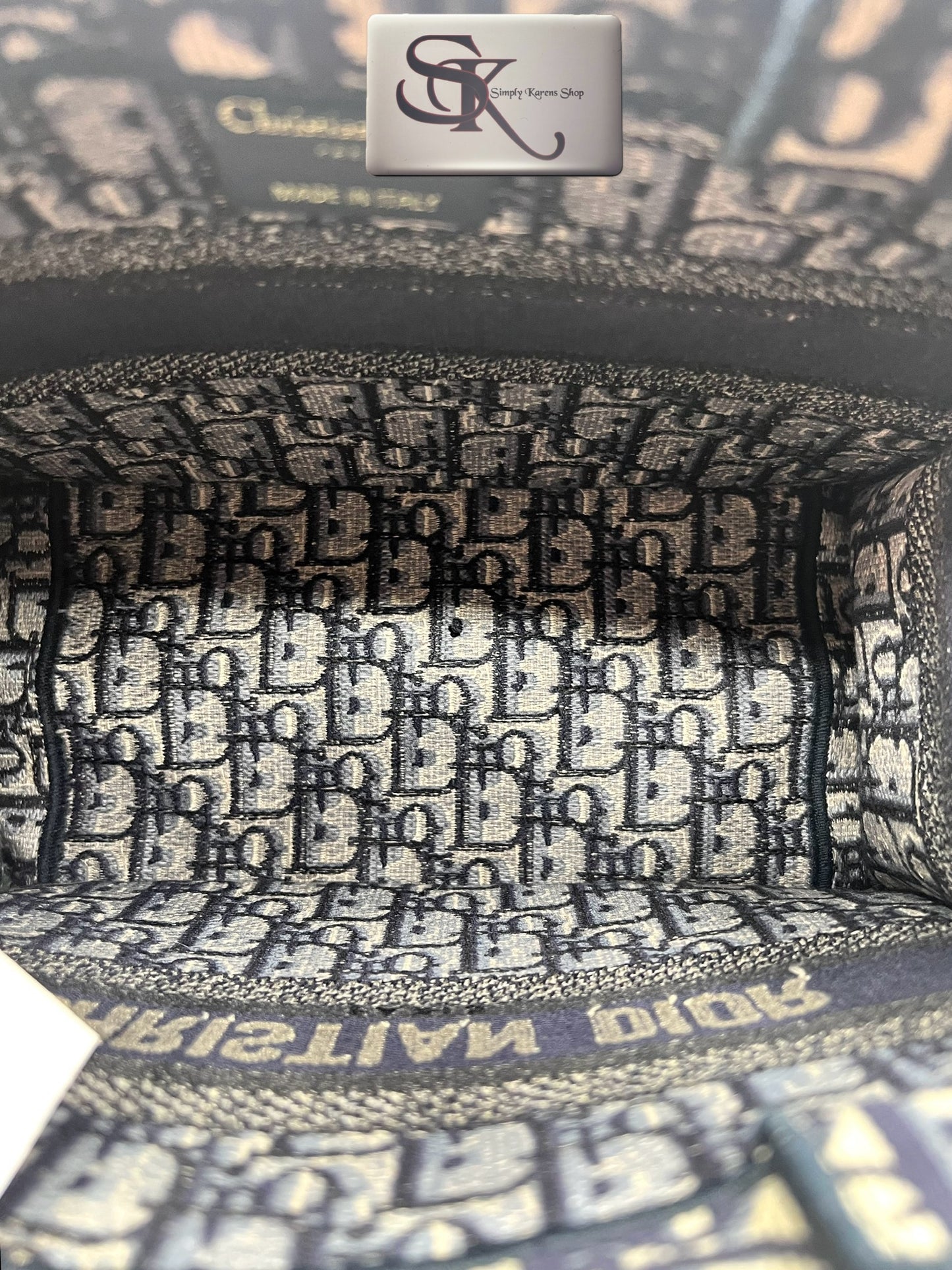 Christian Dior Booktote Pm size π΅πP141,900π΅π