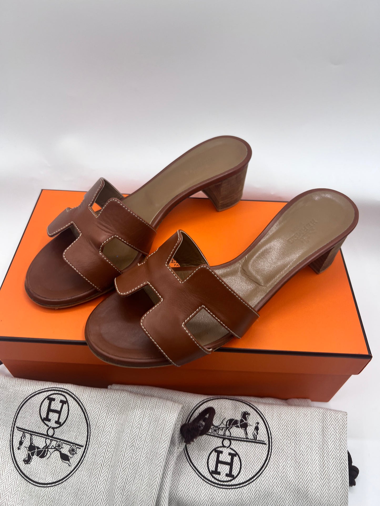 Hermes Oasis Gold Size 36