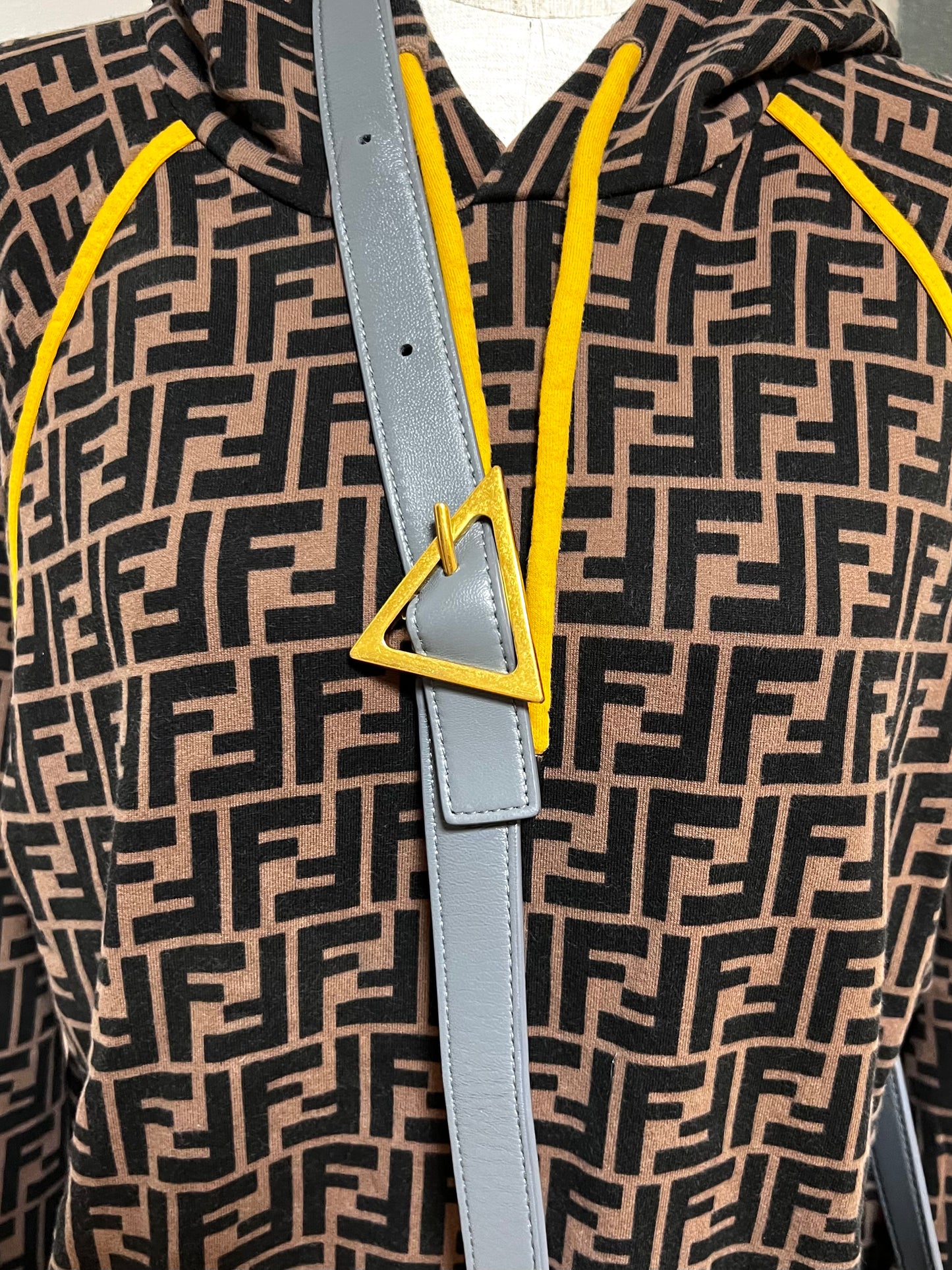 Bottega Venetta Gray Small Padded Cassette Crossbody Bag (🇵🇭P63,640)