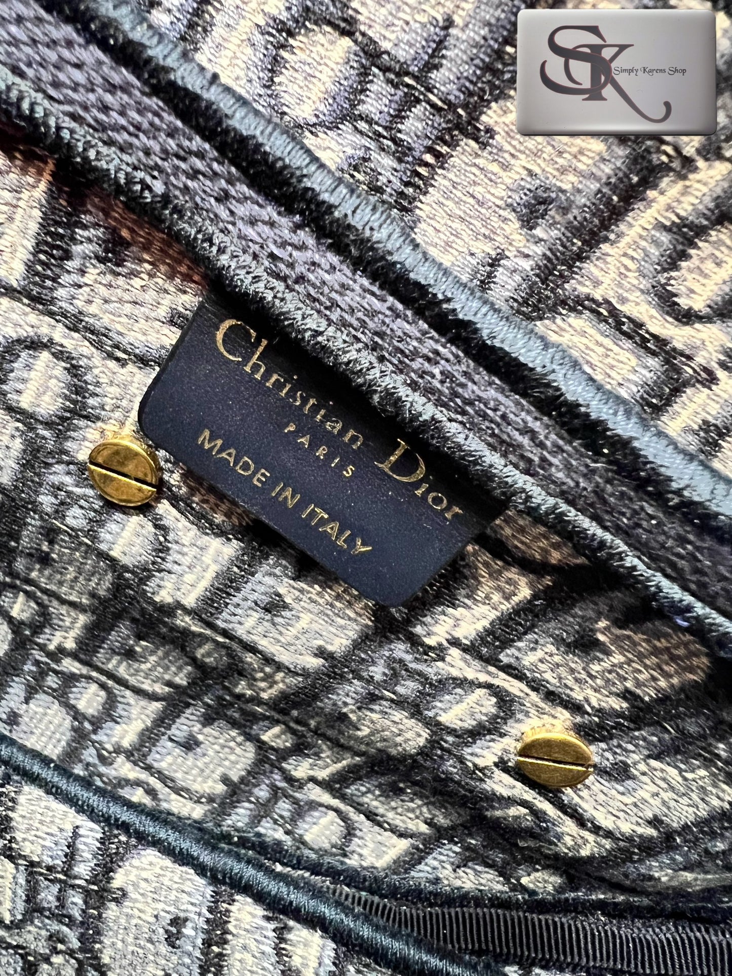Christian Dior Oblique Saddle Mm size π΅πP196,000π΅π