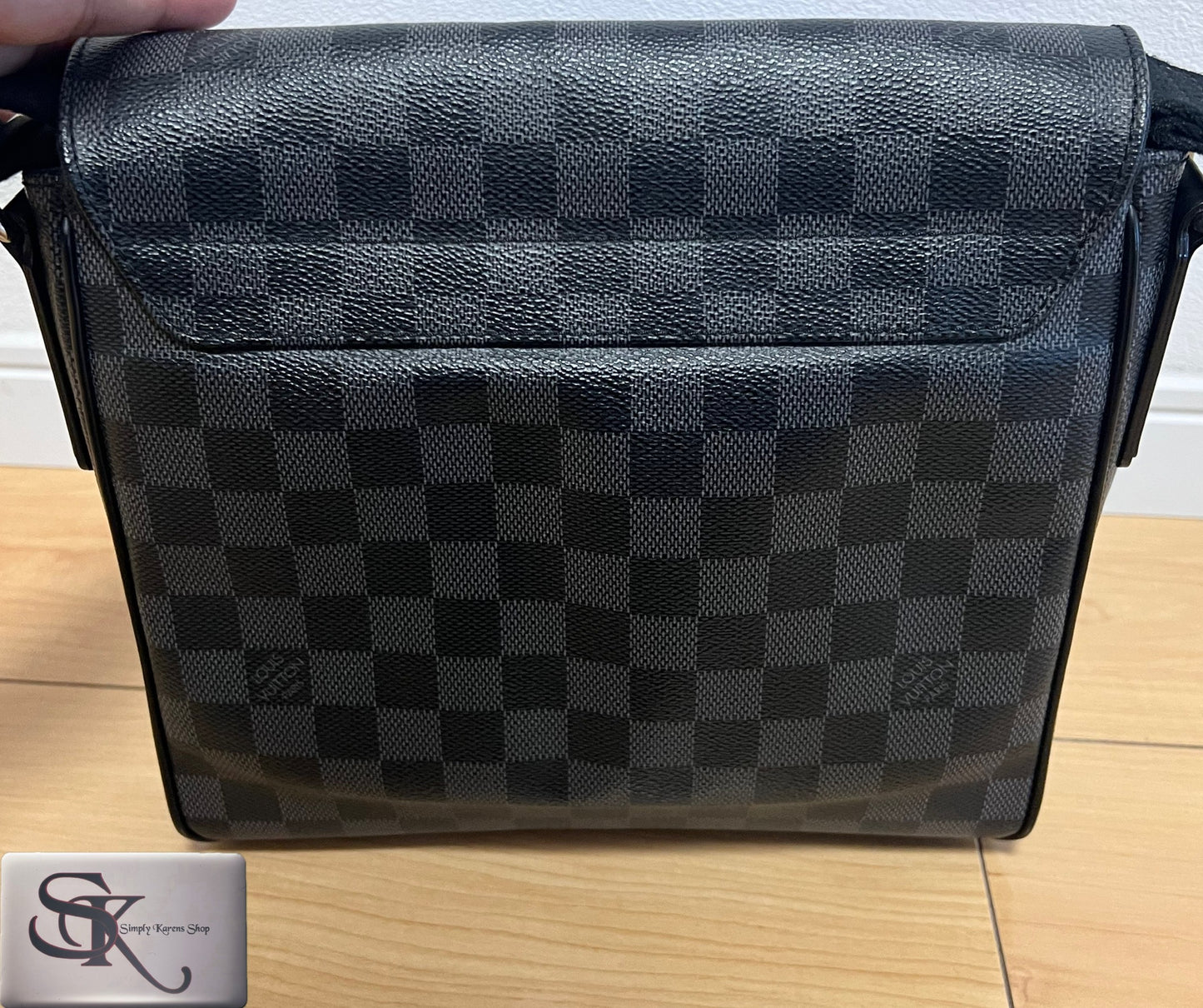 Lv Graphite District Pm size messenger bag (🇵🇭P68,800)