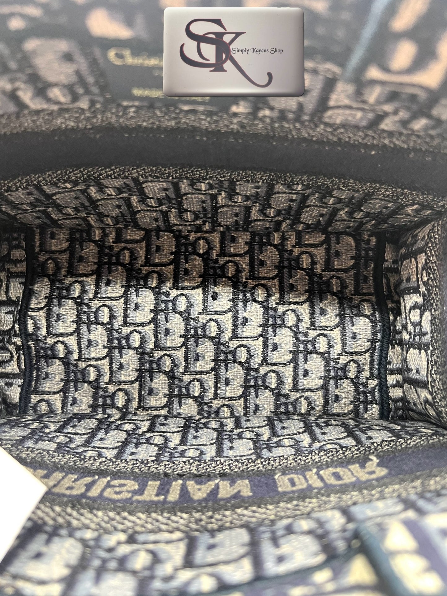 Christian Dior Booktote Pm size π΅πP141,900π΅π