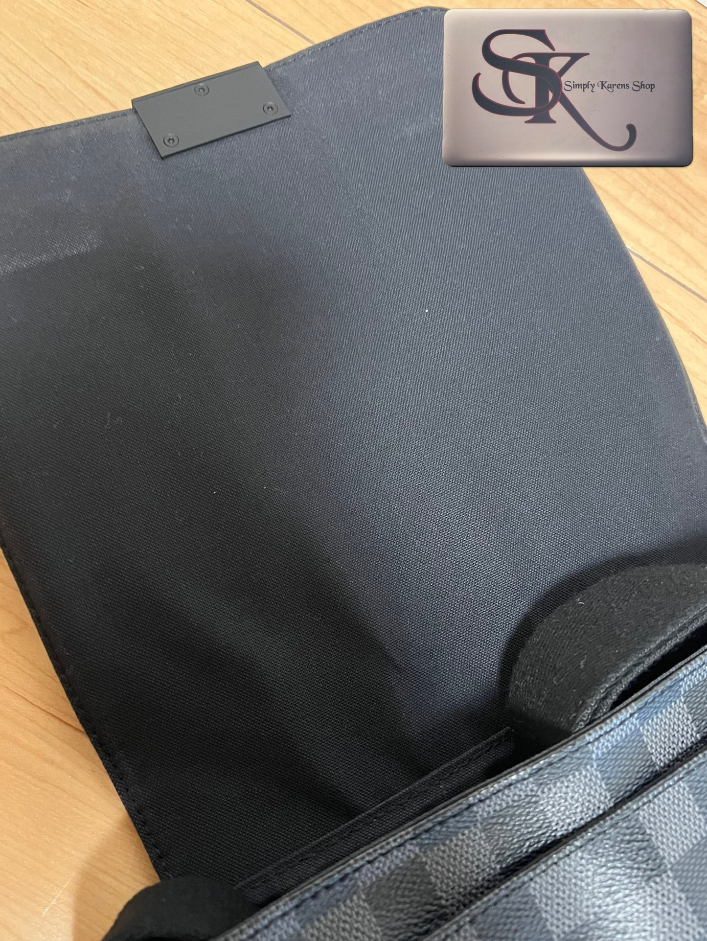 Lv Graphite District Pm size messenger bag (🇵🇭P68,800)