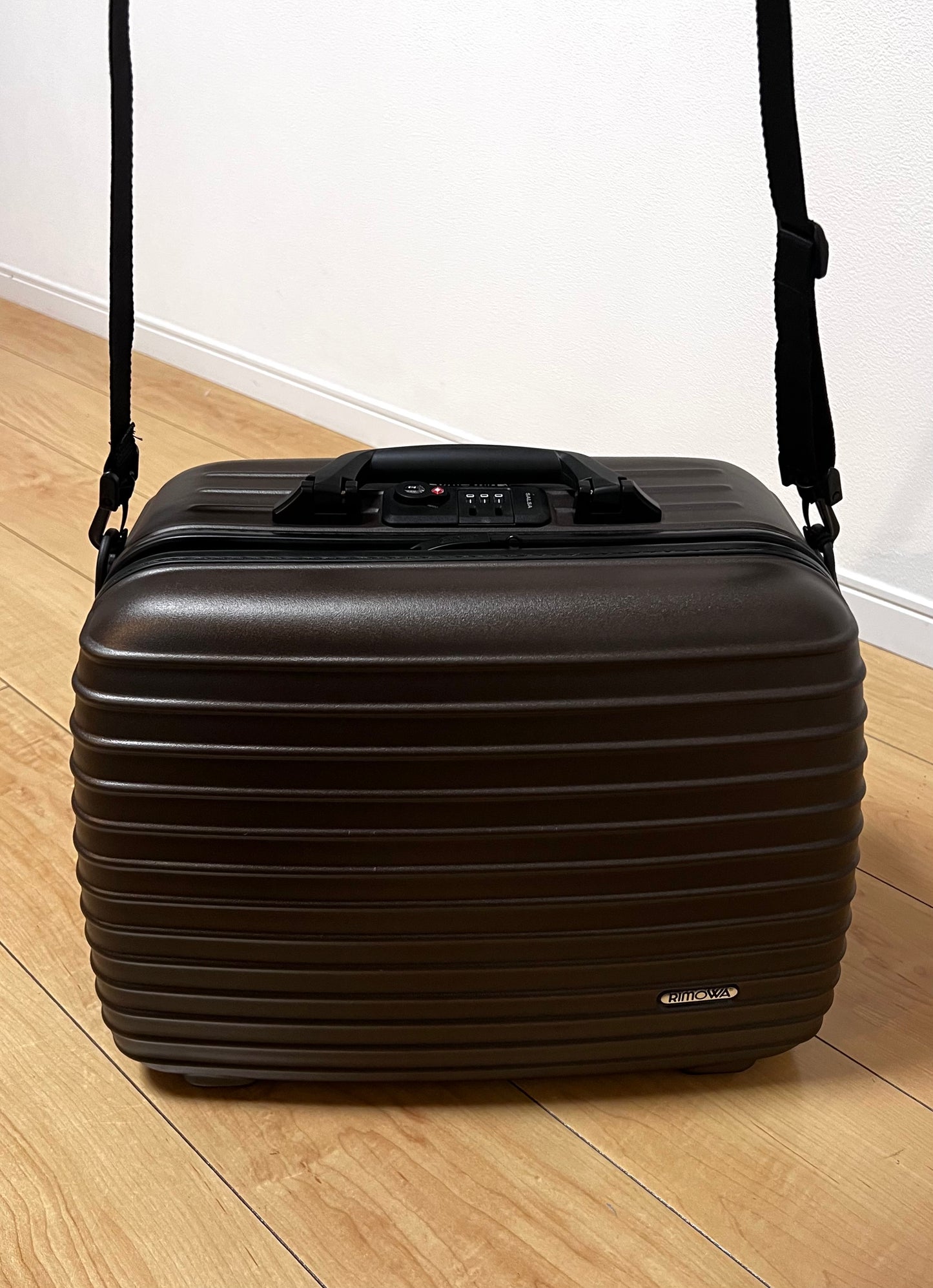 Rimowa Salsa Dark Brown Carry Suitcase 23L (🇵🇭P36,980)