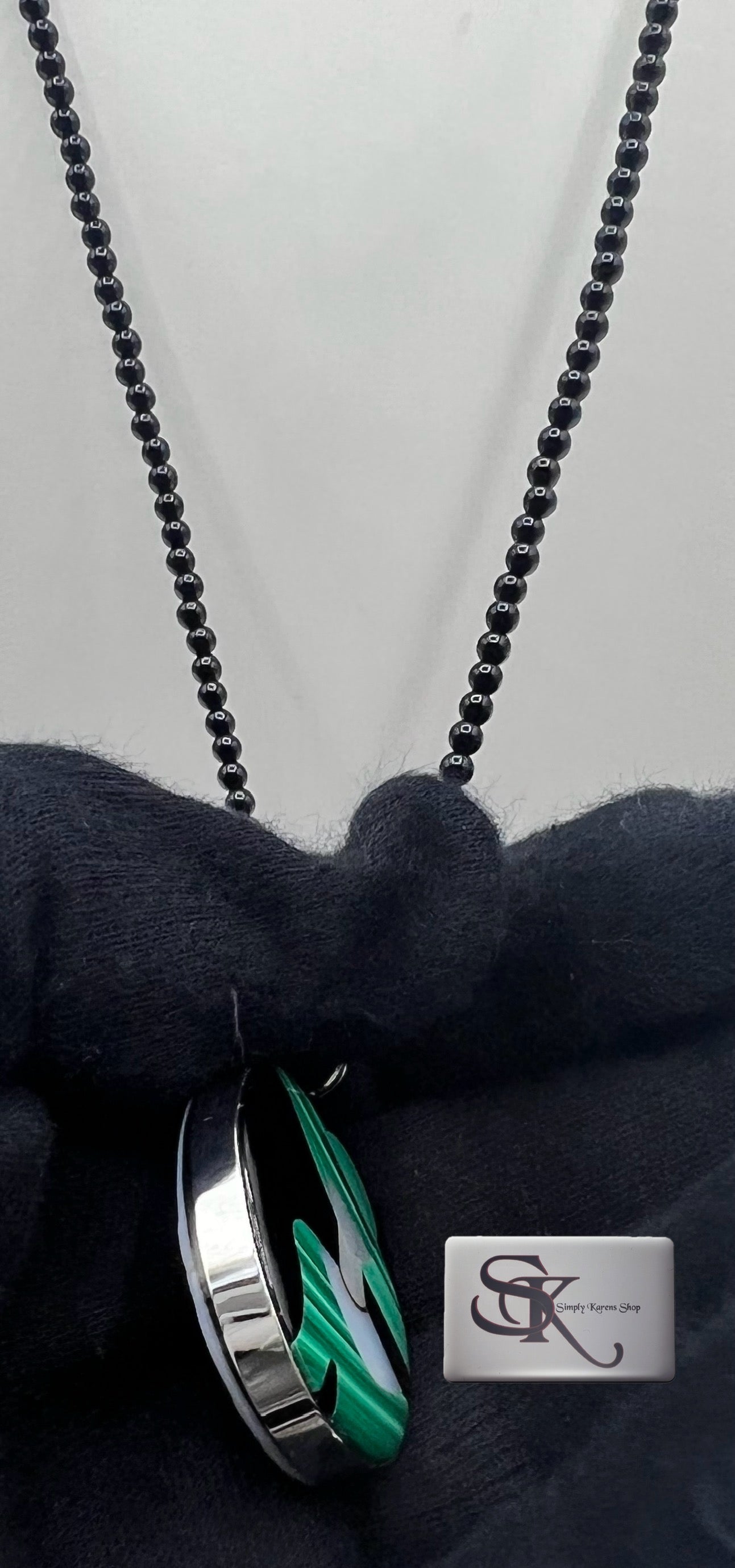 K18 WG ONYX NECKLACE w/ AGATE CAMEO and MALACHITE PENDANT 62cm 24.6 grams