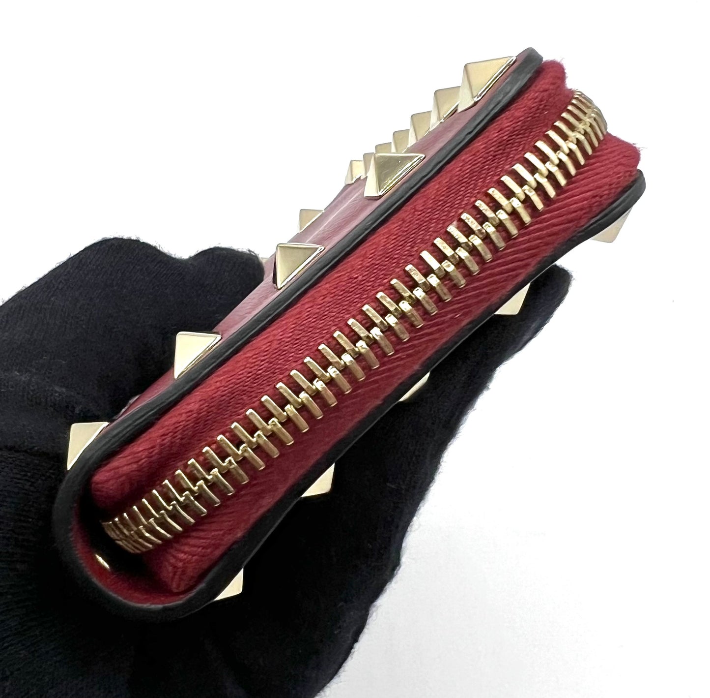Valentino Garavani Burgundy Zip Around Wallet w/ Rock Studs (🇵🇭P11,180)