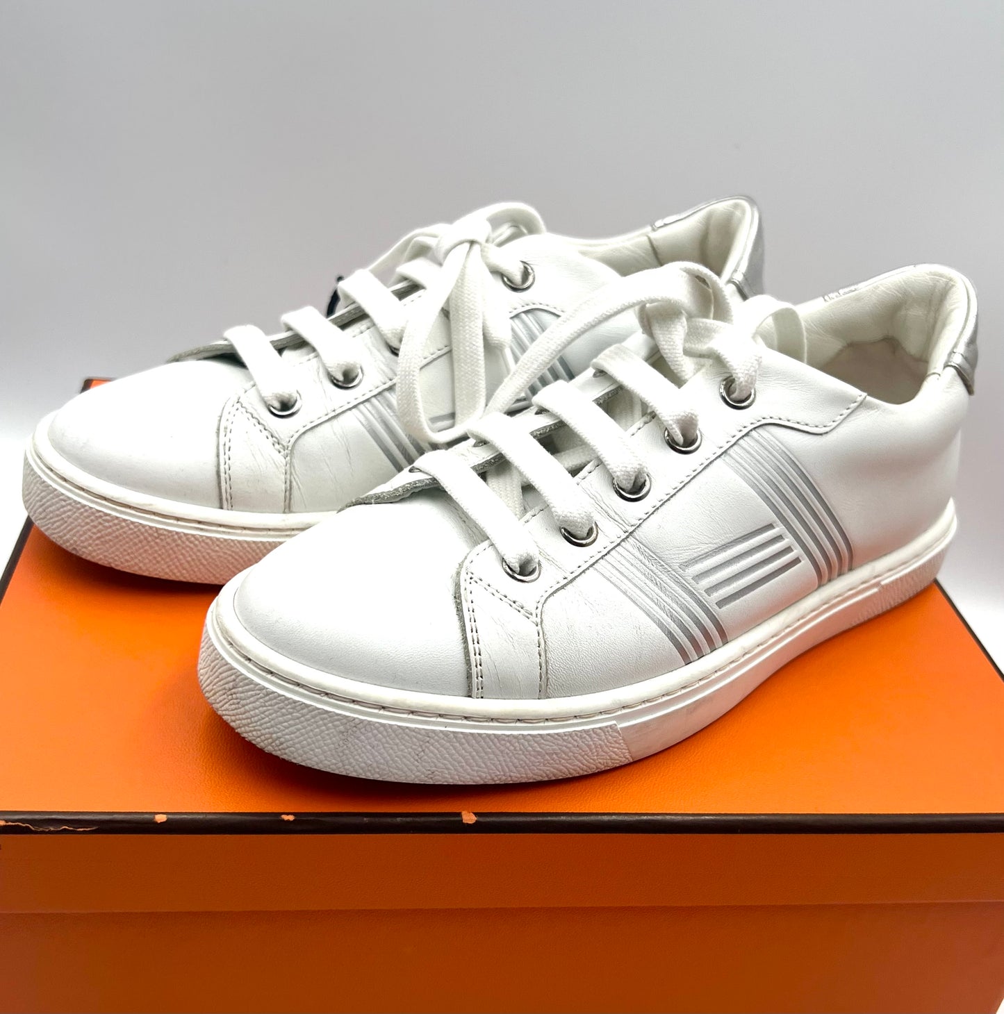 Hermes Avantage  white Calfskin H motif Sneakers Size 35 1/2 (🇵🇭P20,640)