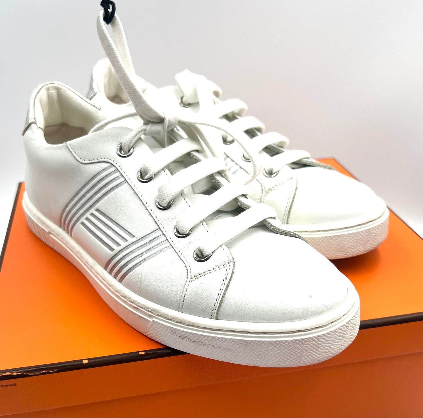 Hermes Avantage  white Calfskin H motif Sneakers Size 35 1/2 (🇵🇭P20,640)