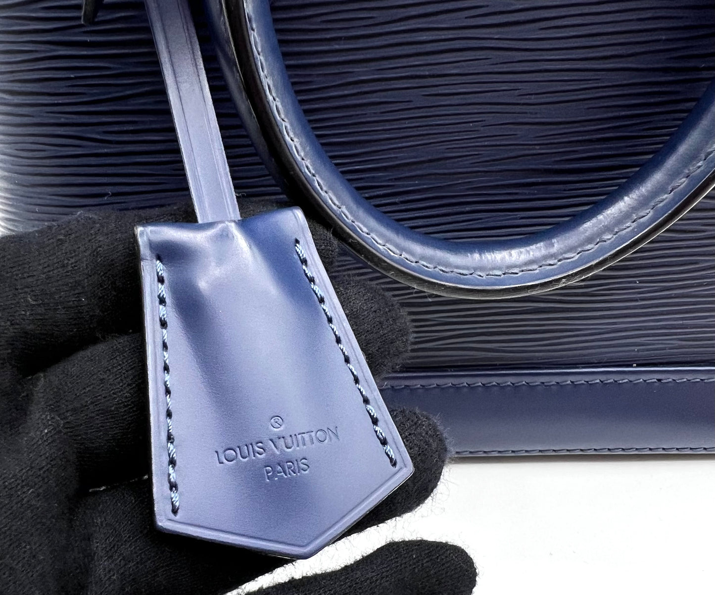 Louis Vuitton Epi  Navy Blue Alma BB 2 way bag                  (🇵🇭P68,800)