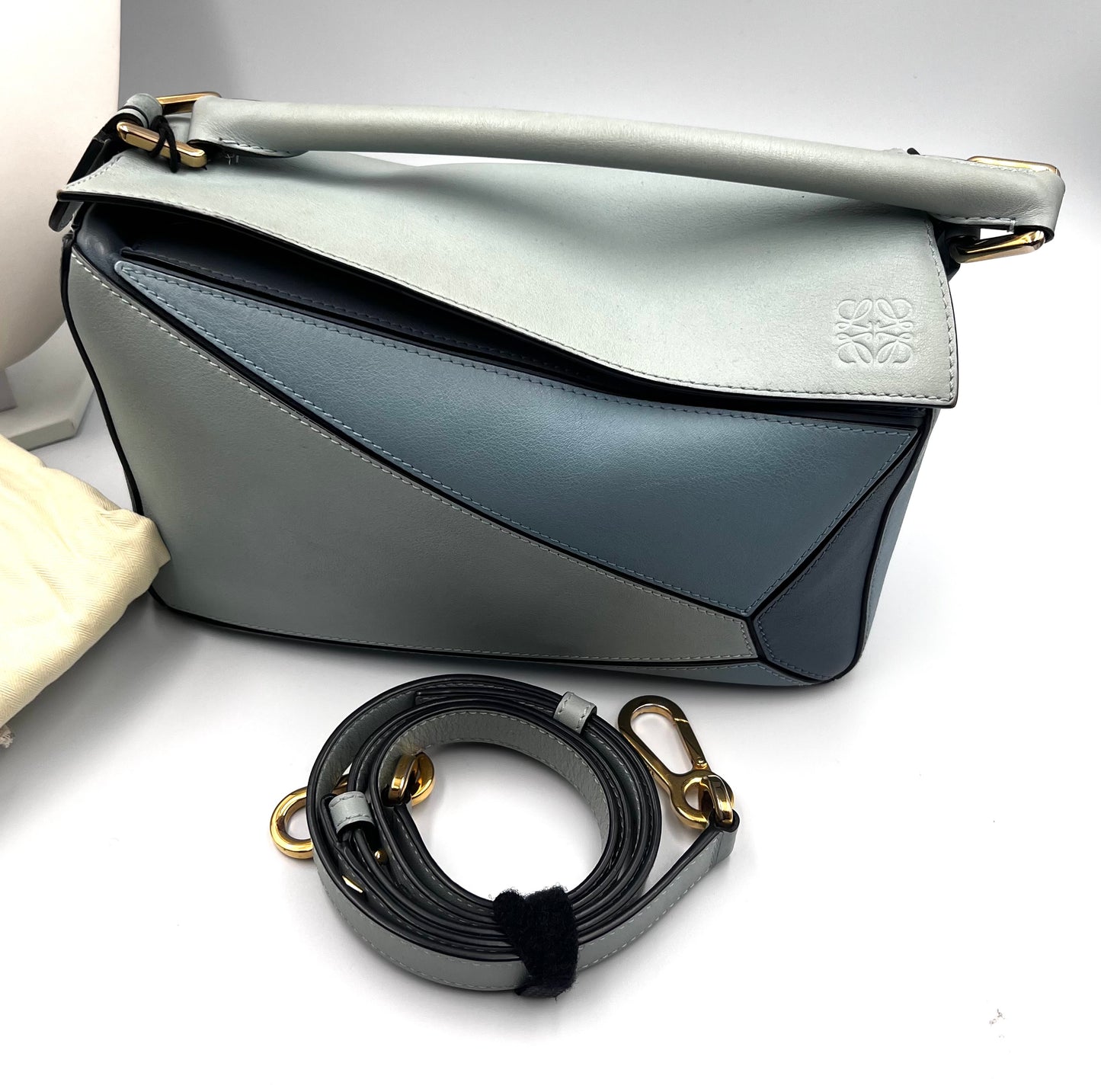 Loewe Puzzle Bicolor Small Crossbody Bag (🇵🇭P77,400)
