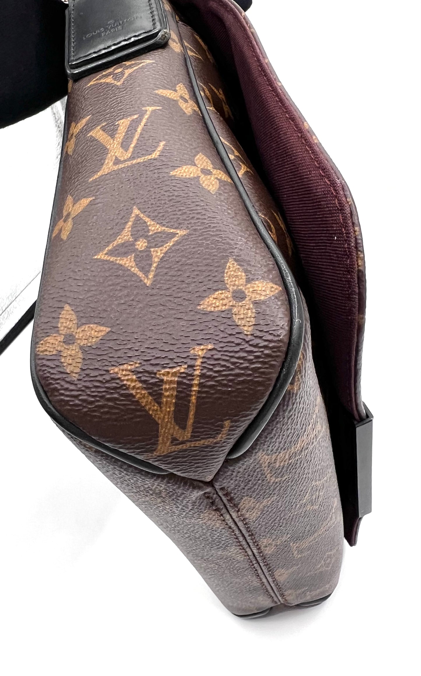 Louis Vuitton Monogram Macassar District Pm size messenger bag  (🇵🇭P62,350)