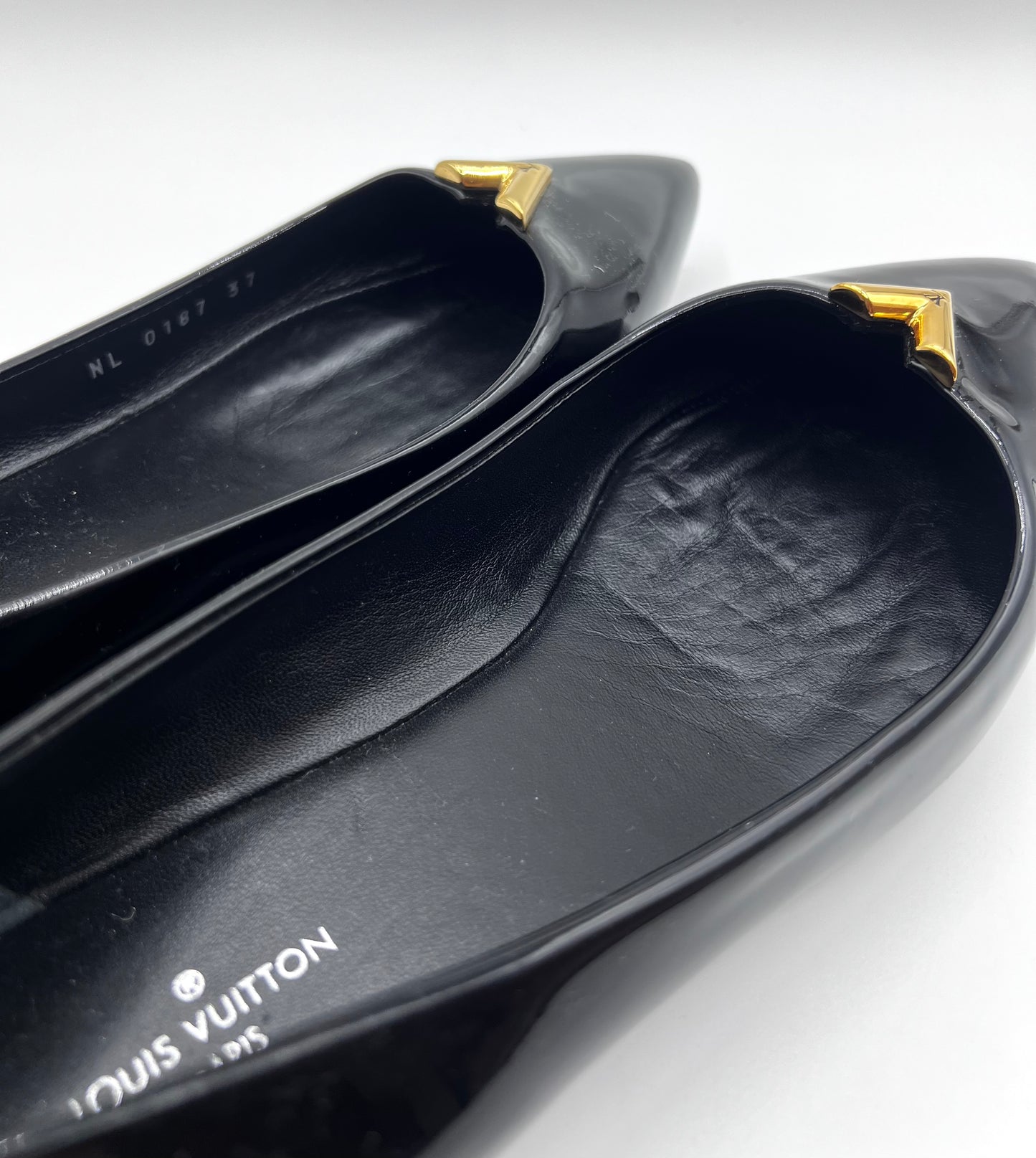 Louis Vuitton Black Patent Pointed Toe Heartbreaker Flats Size 37 (🇵🇭P18,920)