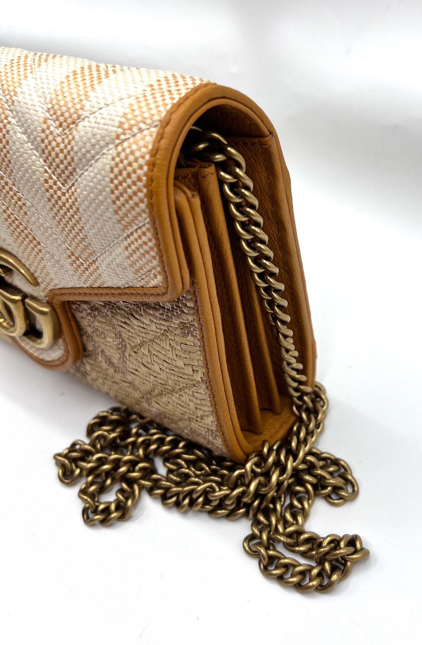 Gucci GG Marmont Raffia Flap wallet on chain    (🇵🇭P59,340)
