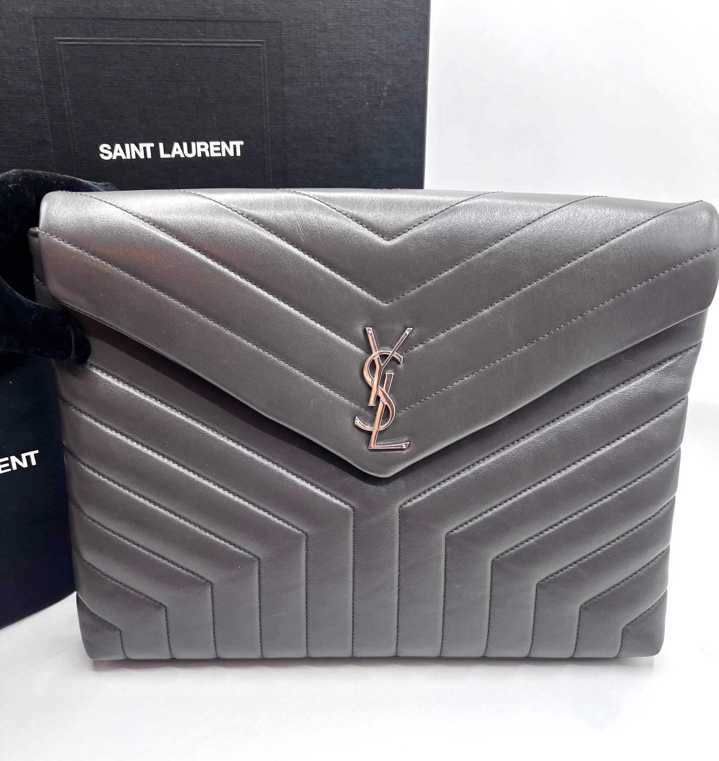 Yves Saint Laurent Lou Pouch Document Bag In Gray            (🇵🇭P34,400)
