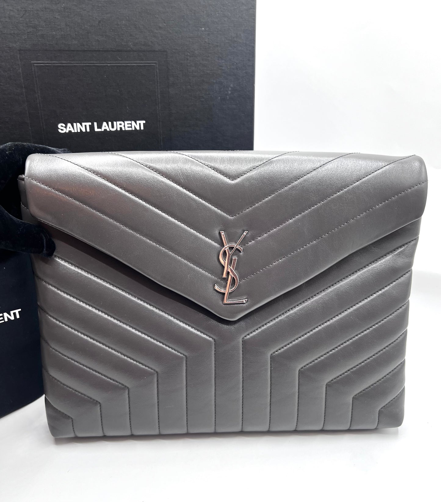 Yves Saint Laurent Lou Pouch Document Bag In Gray            (🇵🇭P34,400)