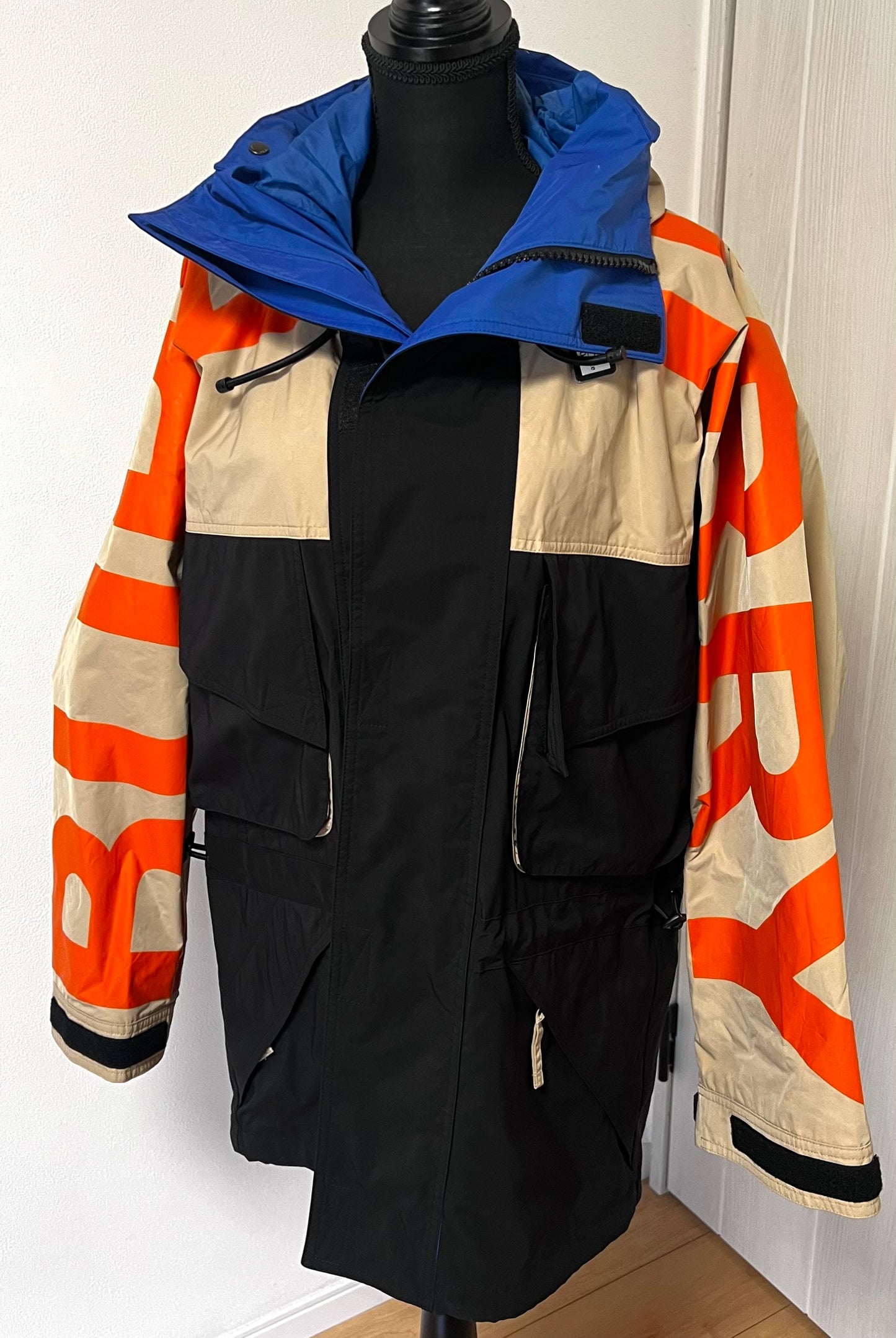 Burberry London Nylon Jacket XL size (🇵🇭P16,340)