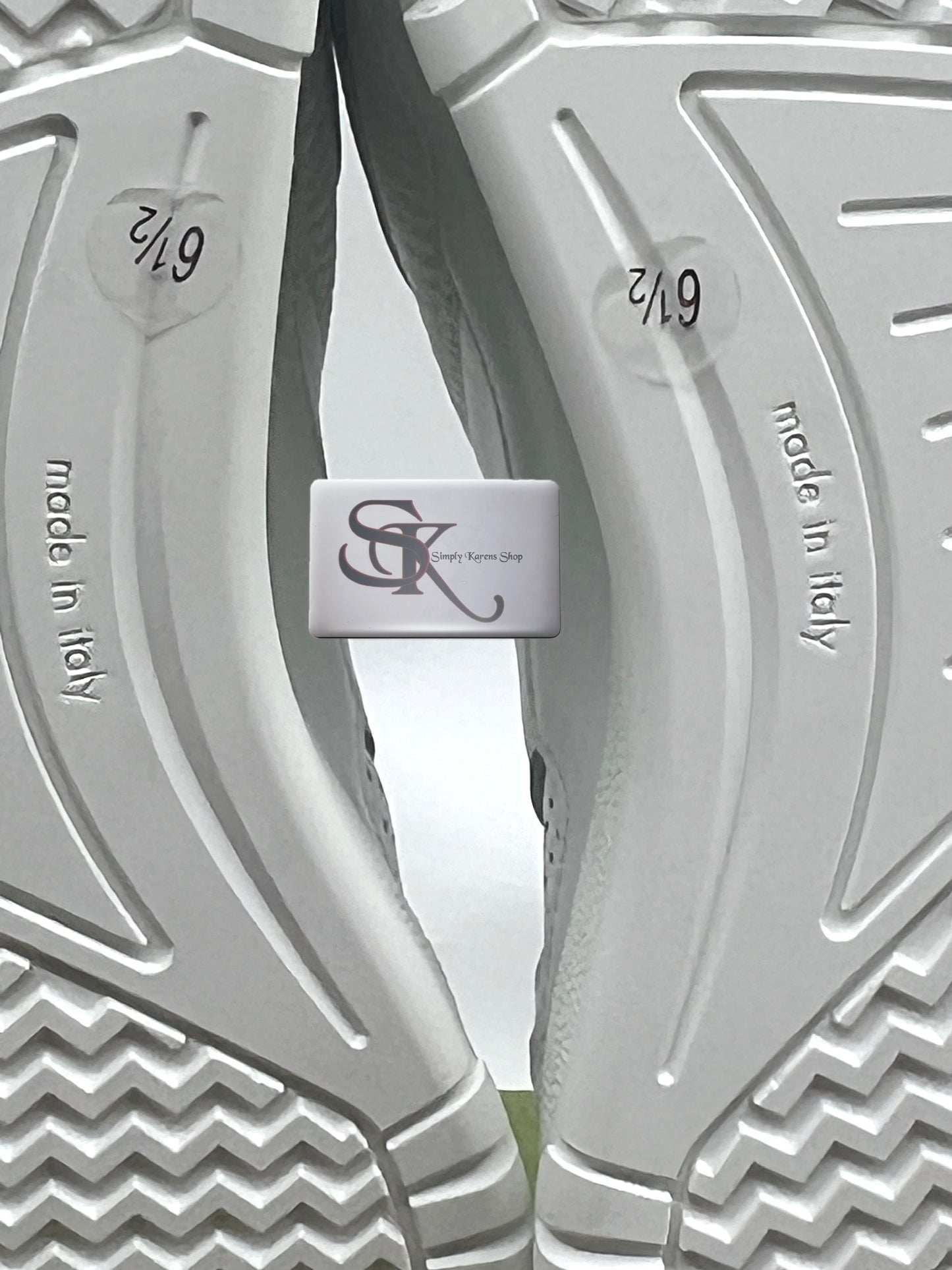 Gucci mens white shoes  6 1/2 or women 25.5 cm                   (🇵🇭P24,940)