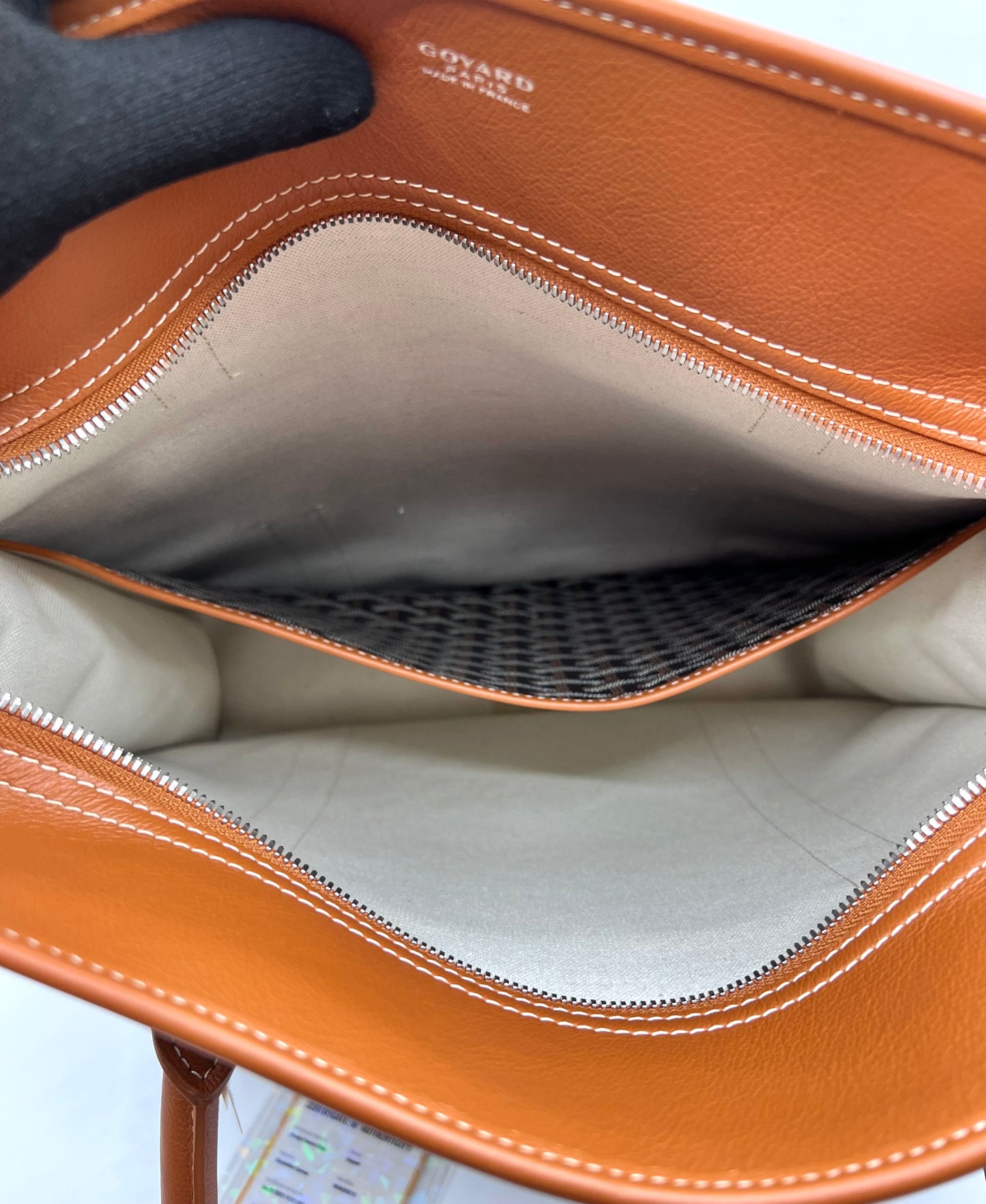 Goyard Bourgogne Tan Vertical Tote (🇵🇭P154,809)