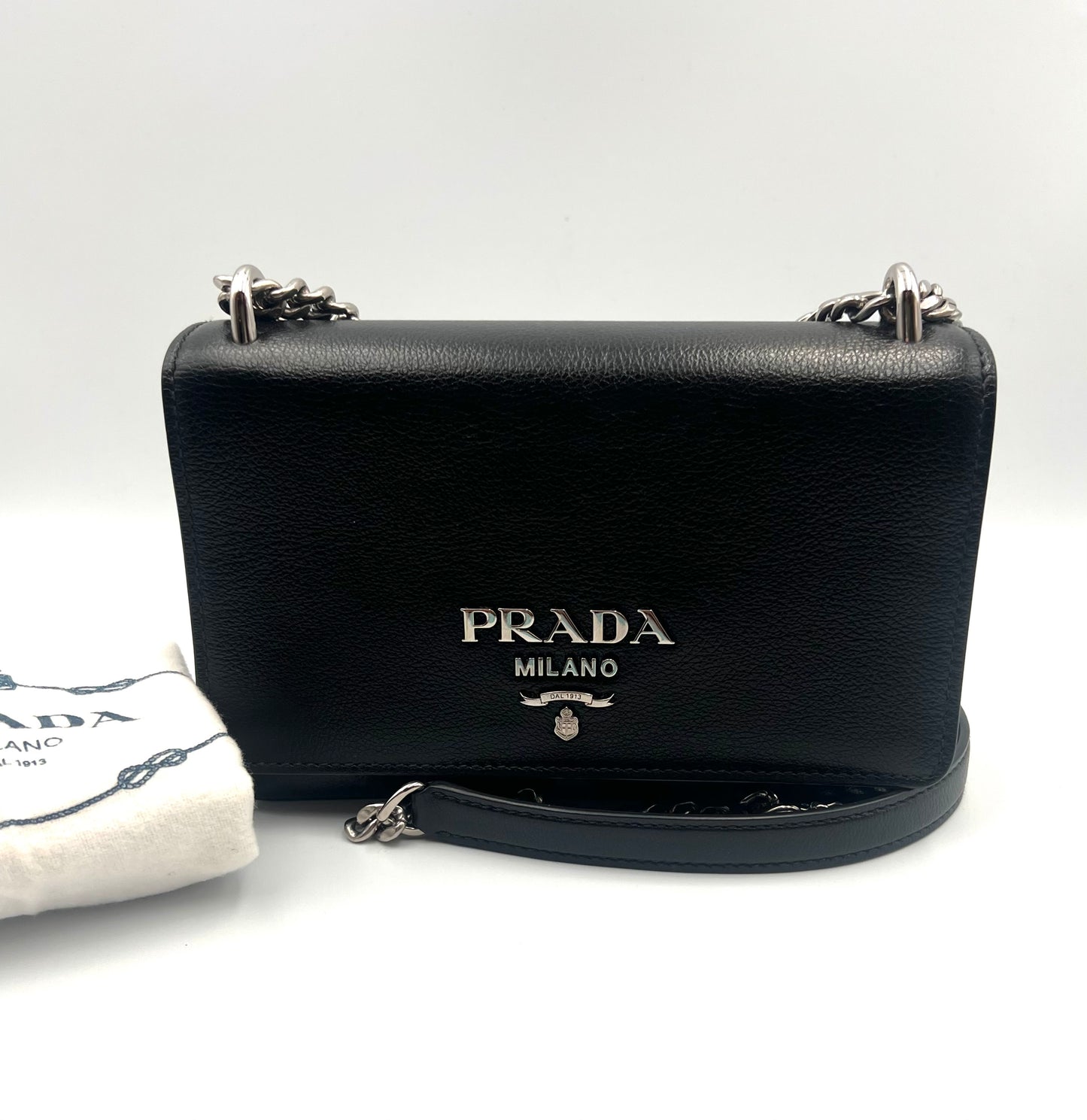 Prada Vitello phenix Flap Black Chain Cross Body Bag             (🇵🇭P59,340)