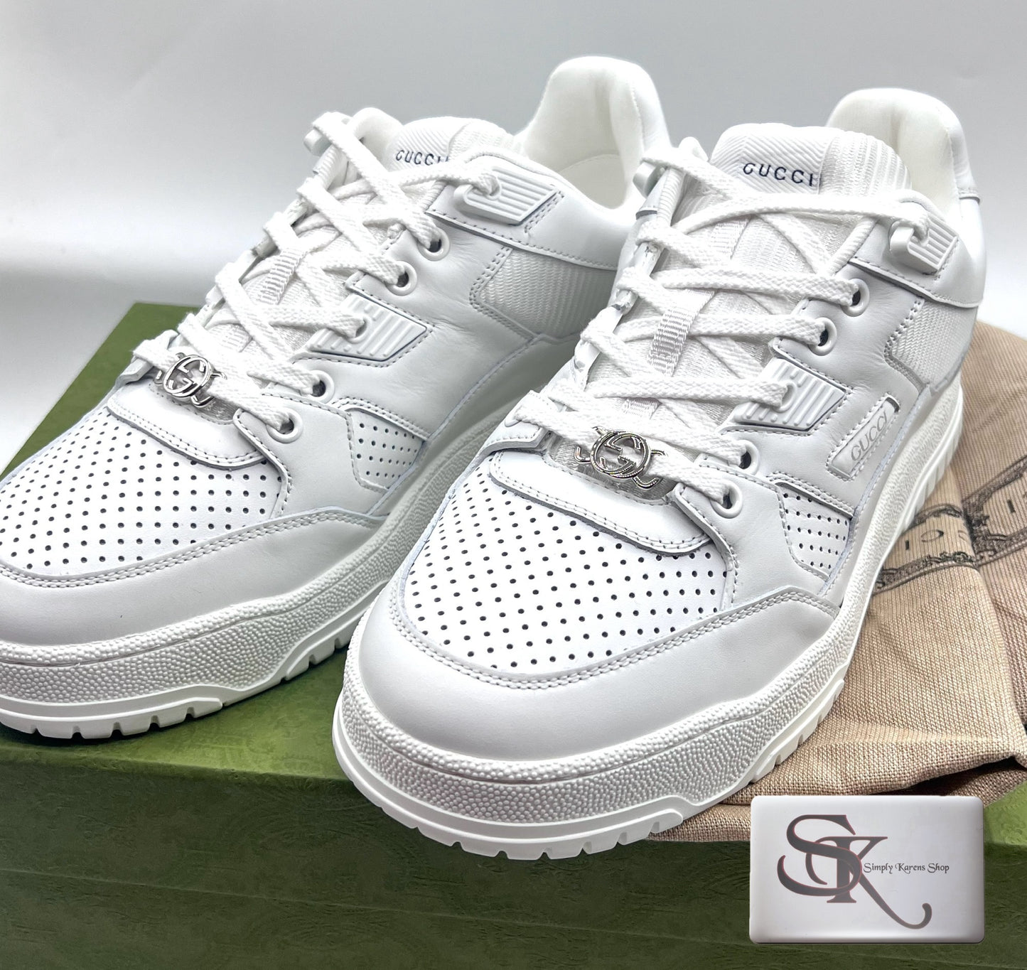 Gucci mens white shoes  6 1/2 or women 25.5 cm                   (🇵🇭P24,940)