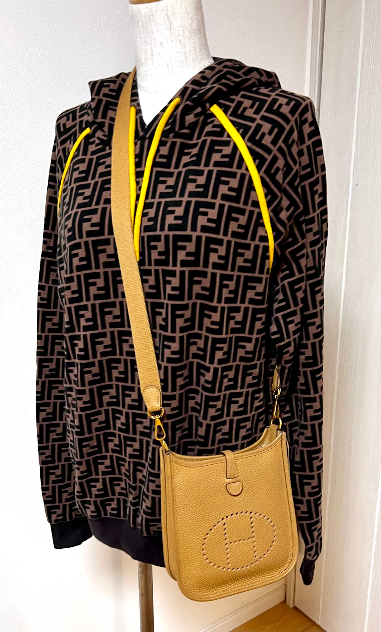Hermes Evelyn TPM 4B Bisciut GHW Stamp Z 2021                (🇵🇭P150,500)