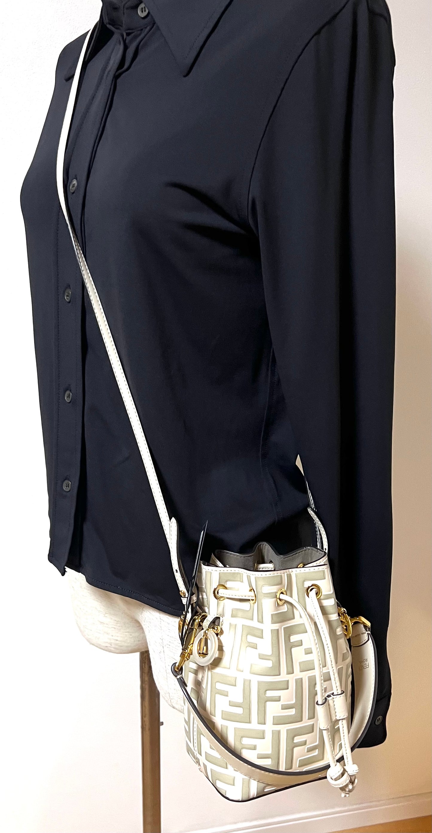 Fendi Tresor 2 way Bucket Bag        (🇵🇭P50,740)
