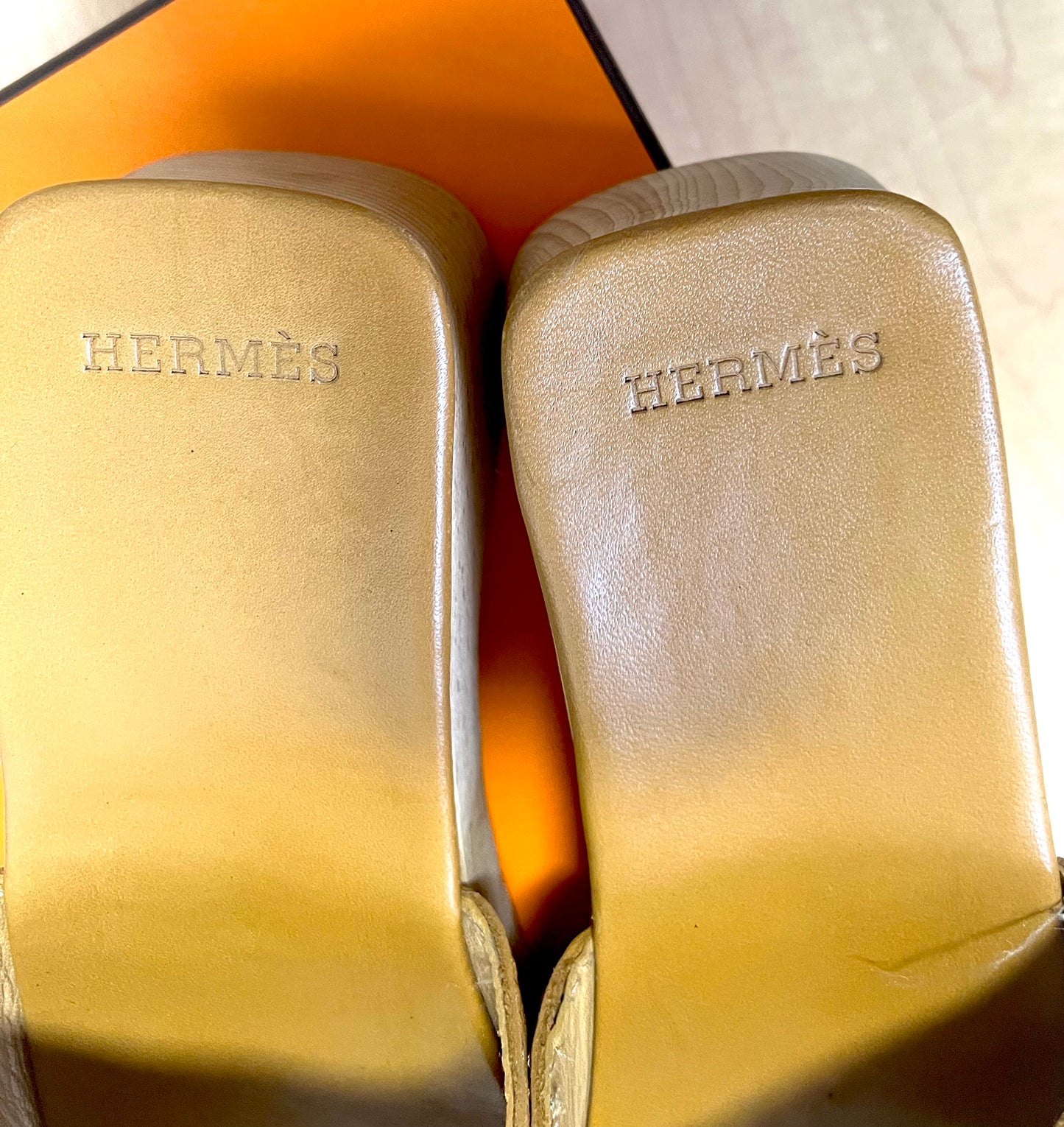 Hermes Evelyn Leather Clogs Wood Sole Sandals Size 37    (🇵🇭P18,920)