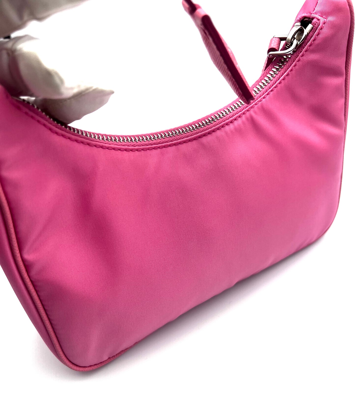 Prada Tessuto Nylon Sakura Pink Re-Edition 2005 Crossbody Bag (🇵🇭P72,240)