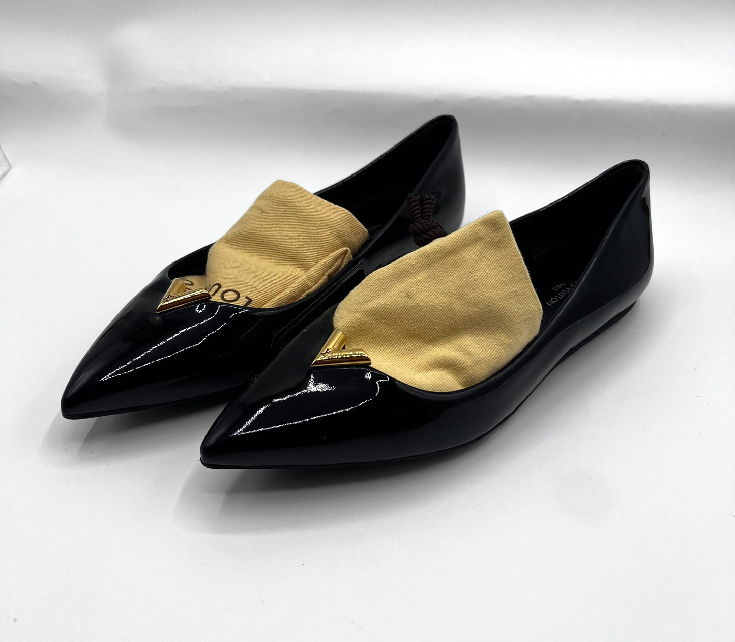 Louis Vuitton Black Patent Pointed Toe Heartbreaker Flats Size 37 (🇵🇭P18,920)