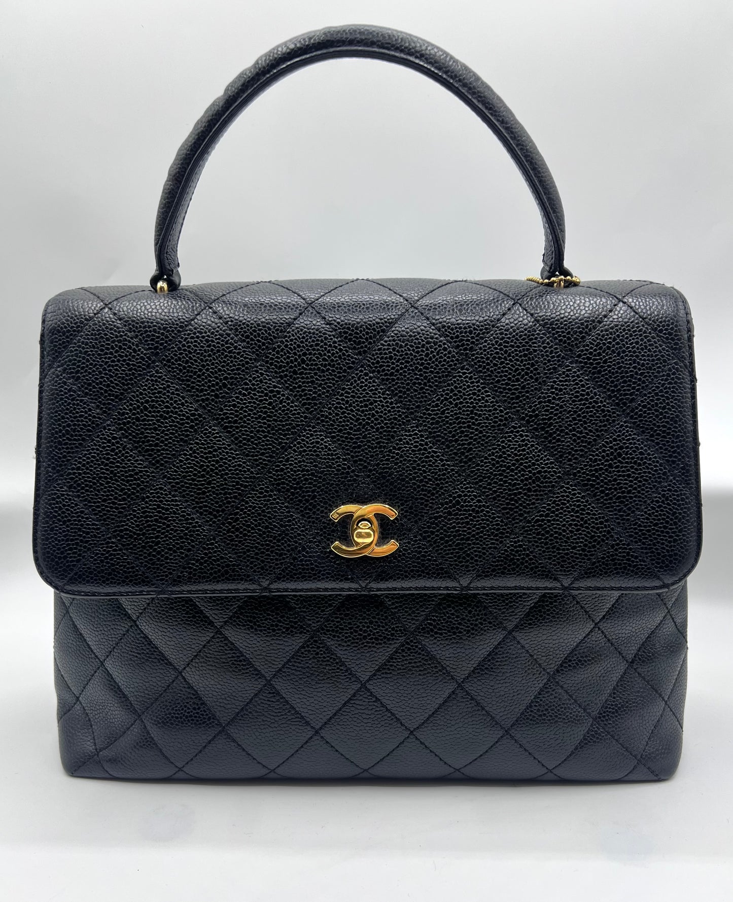 Chanel Vintage Kelly Top Handle Bag in Carviar             (🇵🇭P163,400)