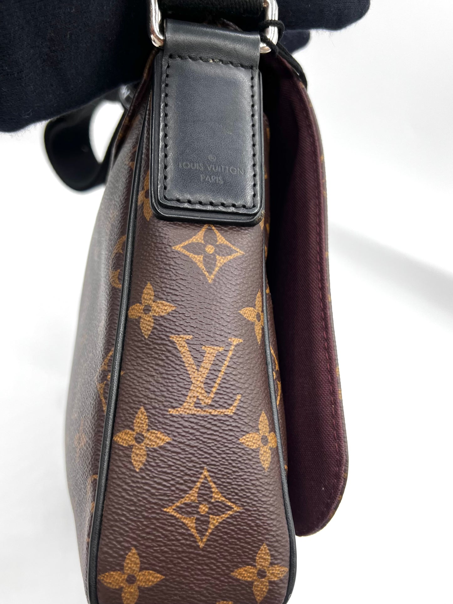 Louis Vuitton Monogram Macassar District Pm size messenger bag  (🇵🇭P62,350)