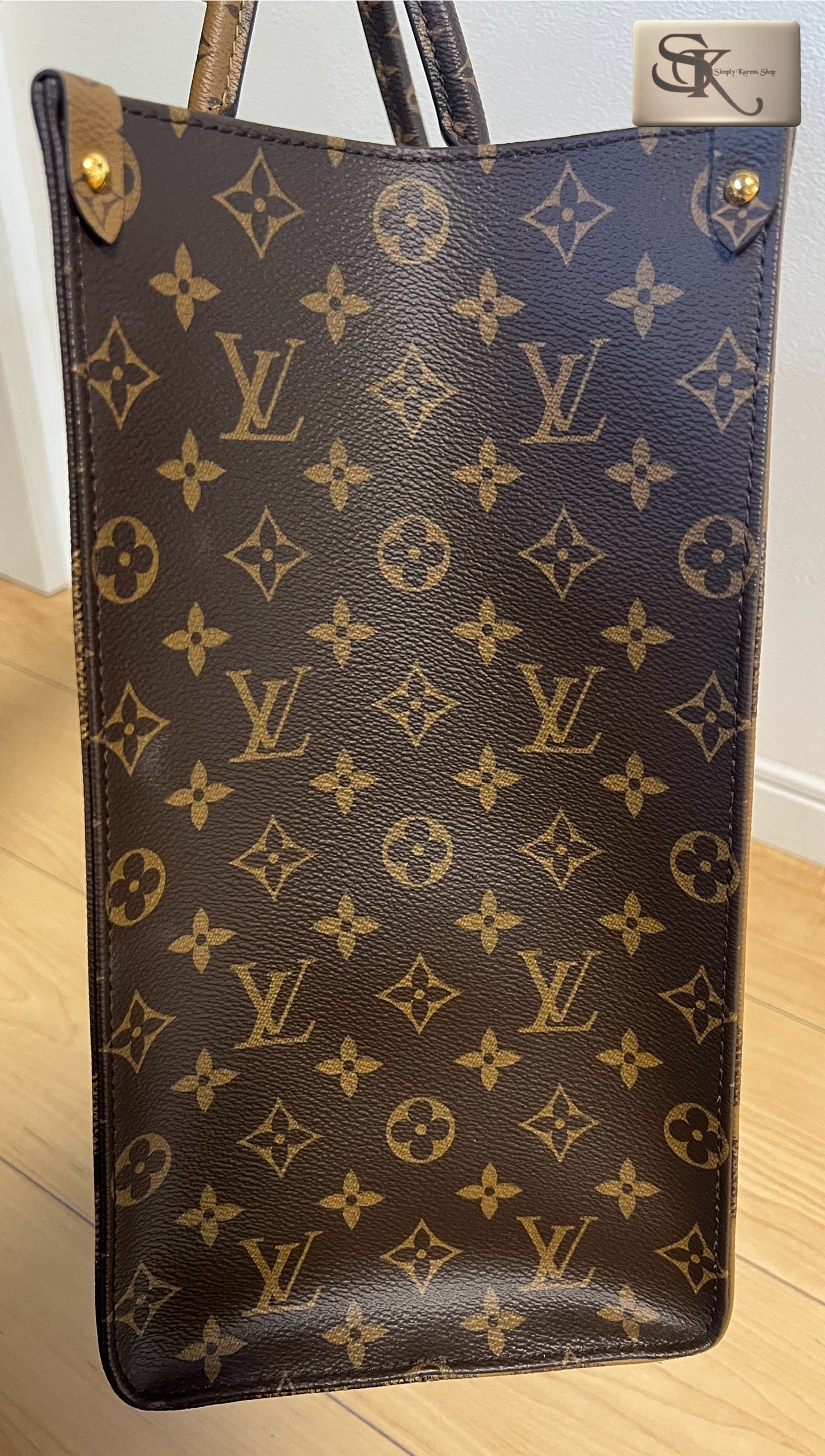 Lv on the go Reverse Gm size