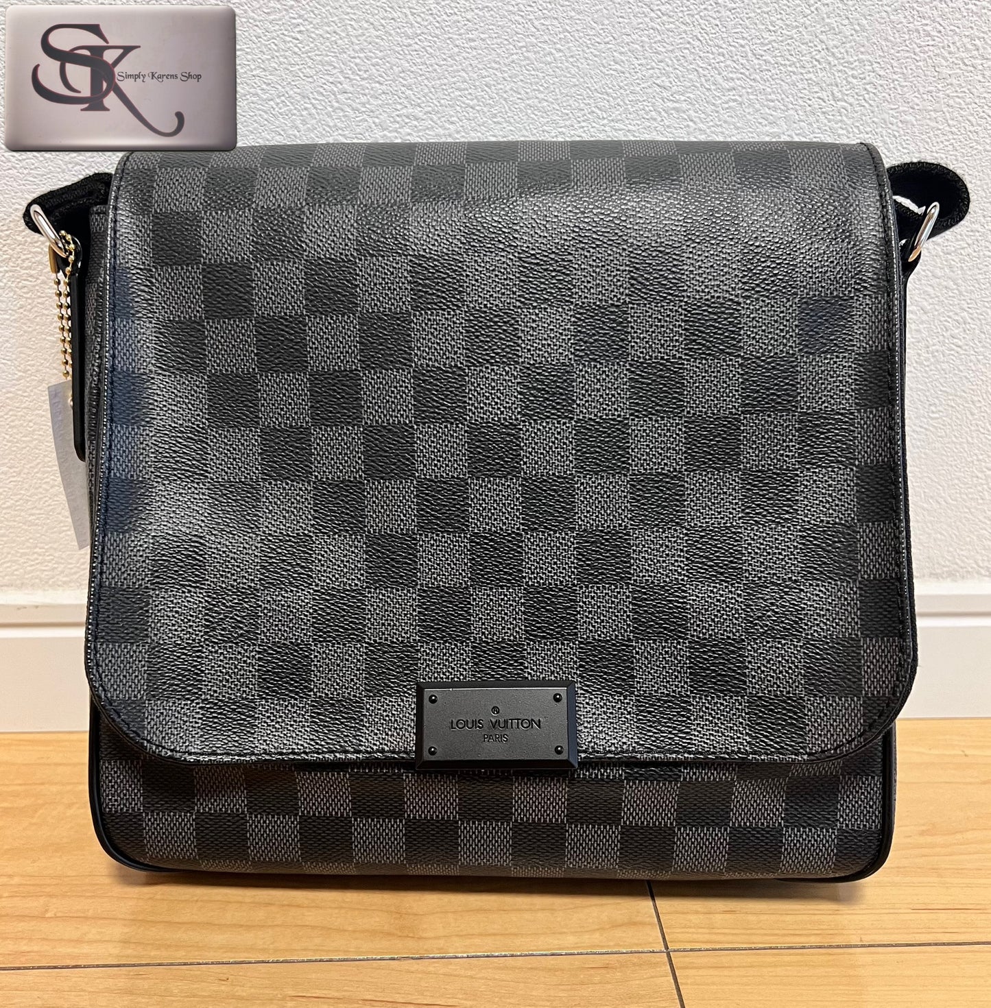 Lv Graphite District Pm size messenger bag (🇵🇭P68,800)