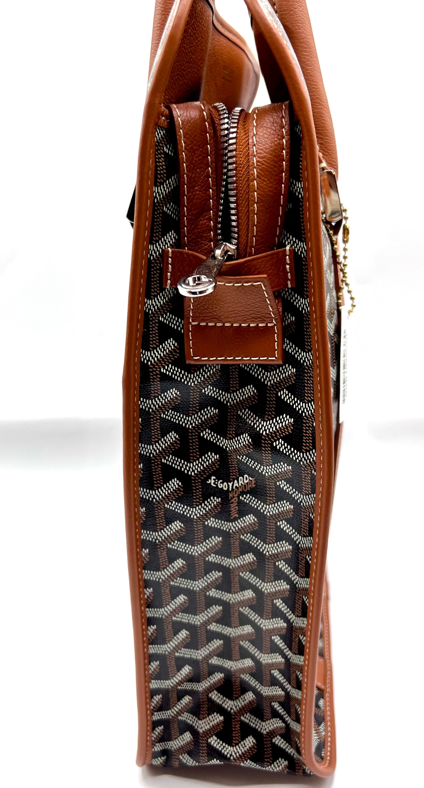 Goyard Bourgogne Tan Vertical Tote (🇵🇭P154,809)