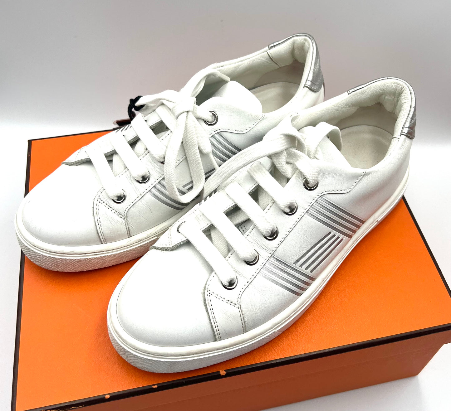 Hermes Avantage  white Calfskin H motif Sneakers Size 35 1/2 (🇵🇭P20,640)