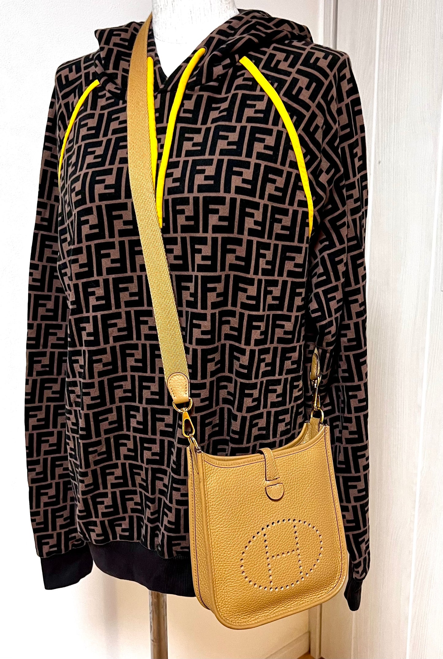 Hermes Evelyn TPM 4B Bisciut GHW Stamp Z 2021                (🇵🇭P150,500)