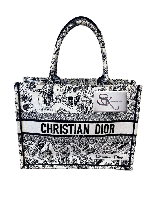 Dior Booktote Mm size            (🇵🇭P111,800)