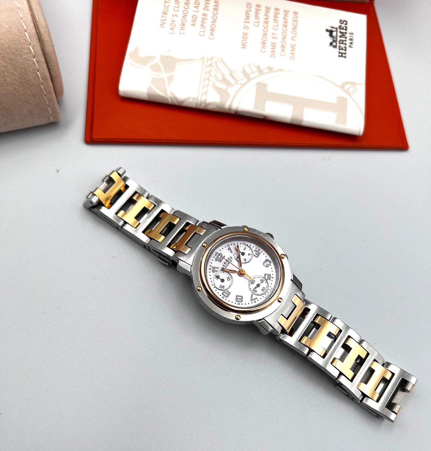 Hermes Ladies Clipper Nacre Chrono QZ 31mm SS/GP Shell Dial 17cm (🇵🇭P67,940)