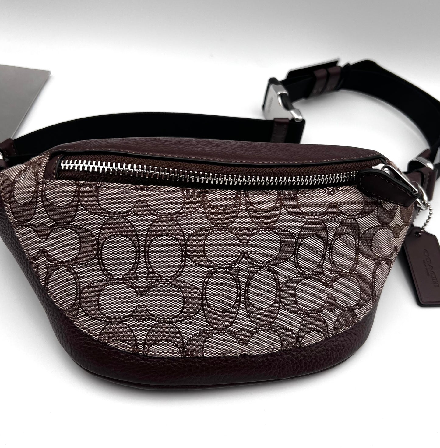 Coach Warren belt bag in Signitur Canvas (🇵🇭P6,880)