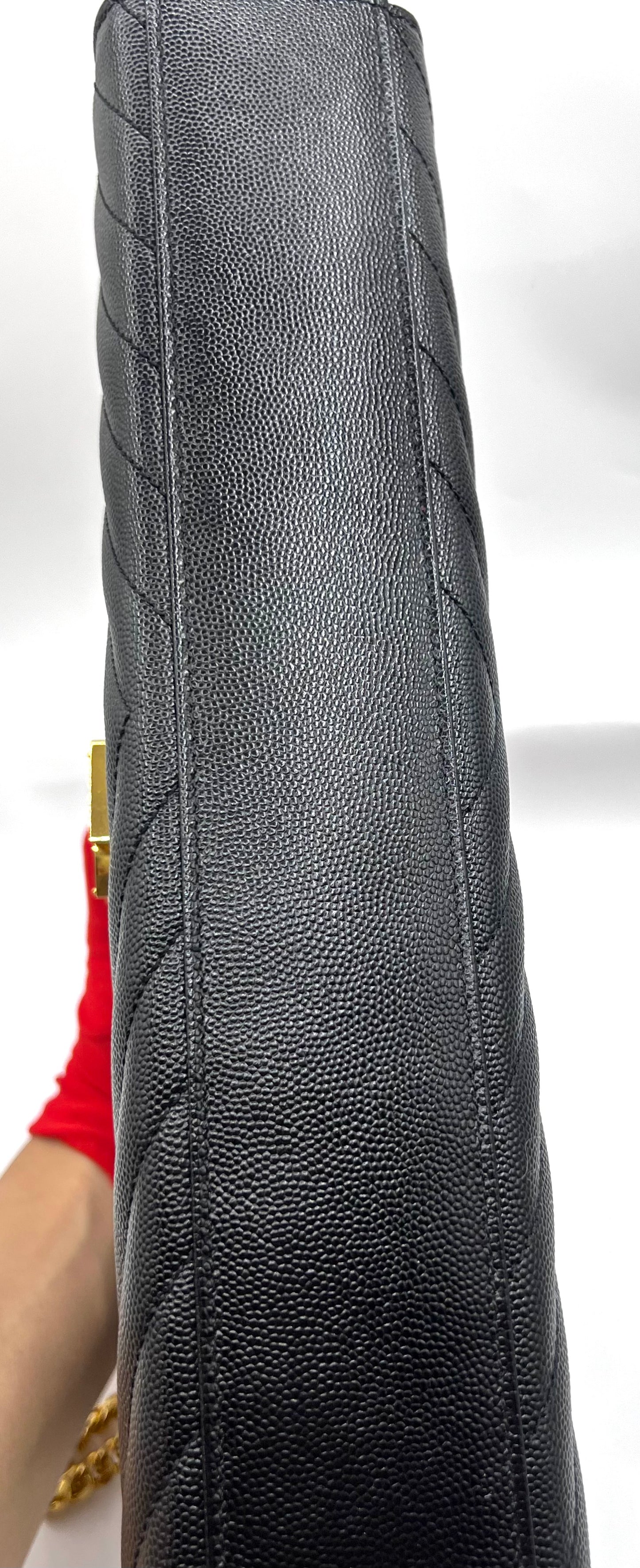 Yves Saint Laurent Chevron Large Envelope Flap Chain Shoulder Bag  (🇵🇭P94,600)