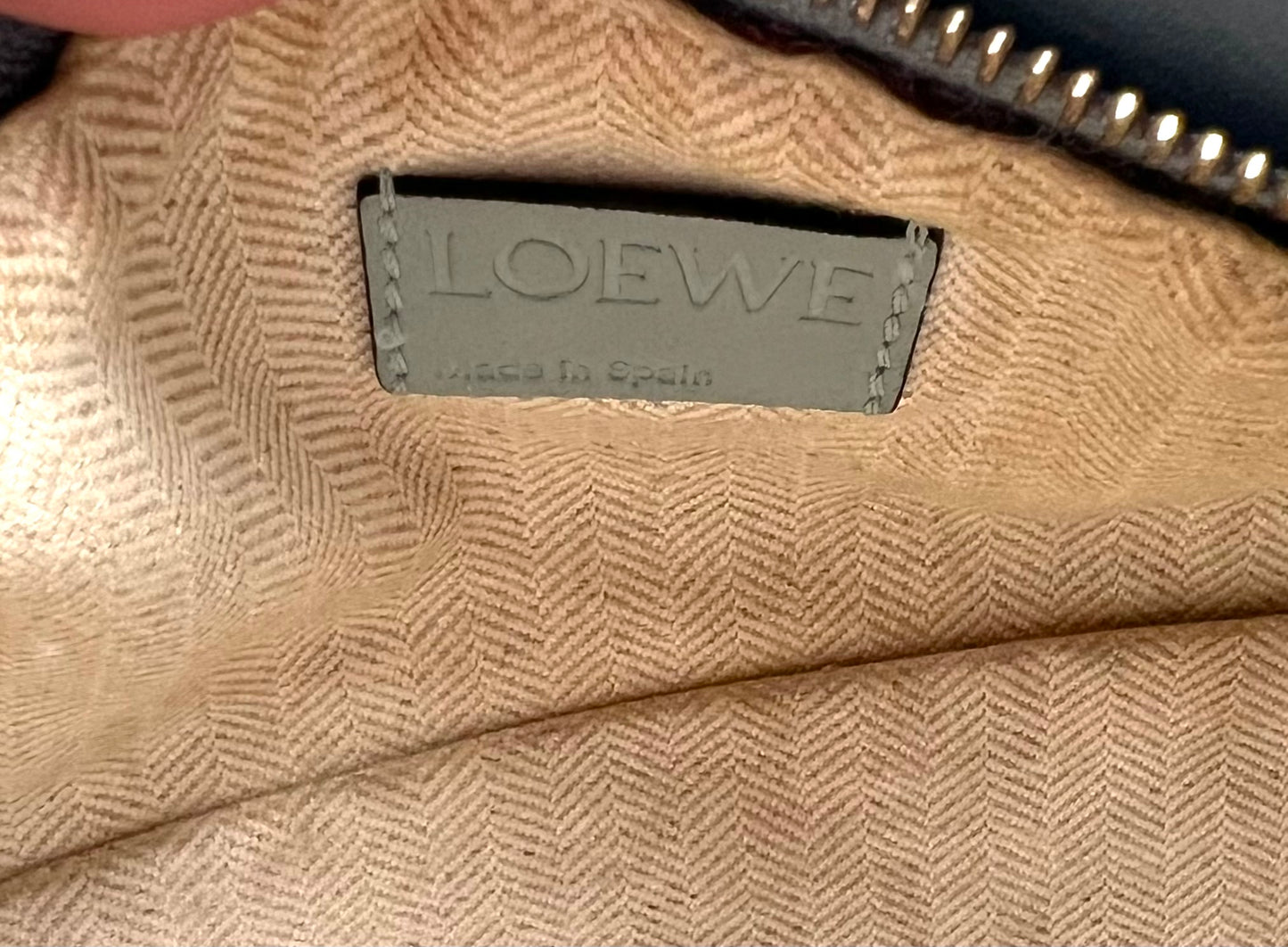 Loewe Puzzle Bicolor Small Crossbody Bag (🇵🇭P77,400)