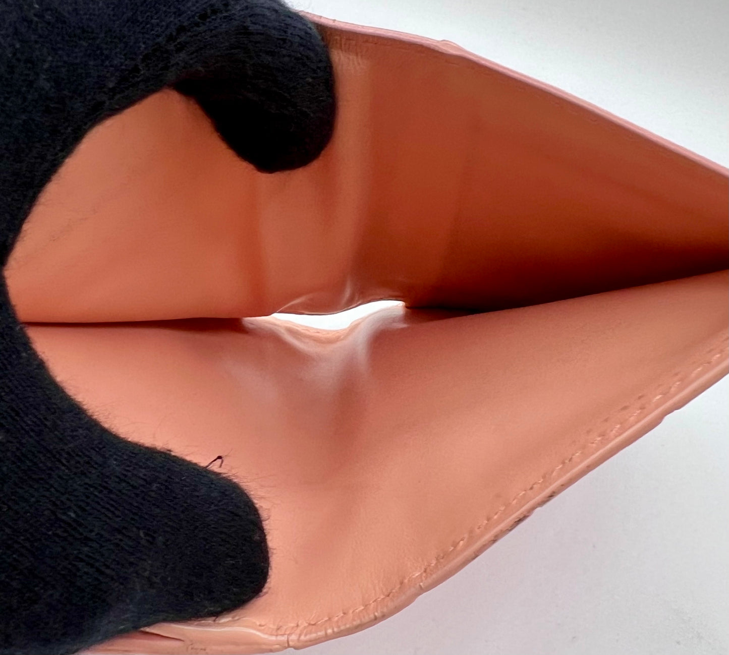 Bottega Venetta Compact Wallet (🇵🇭P8,699)