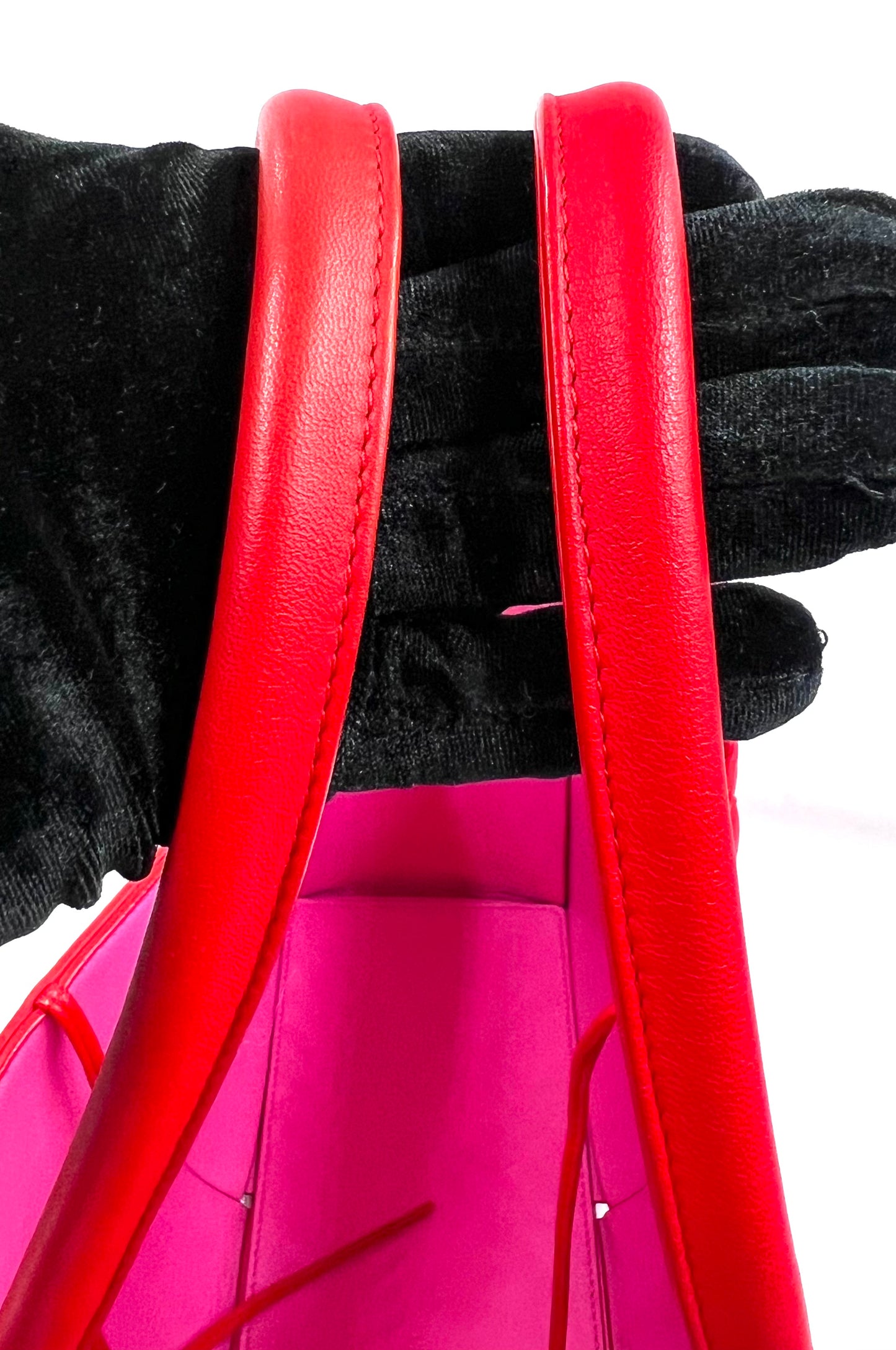 Bottega Veneta Arco Intercciato Leather Tote Bag with Pouch MM size                (🇵🇭P76,550)