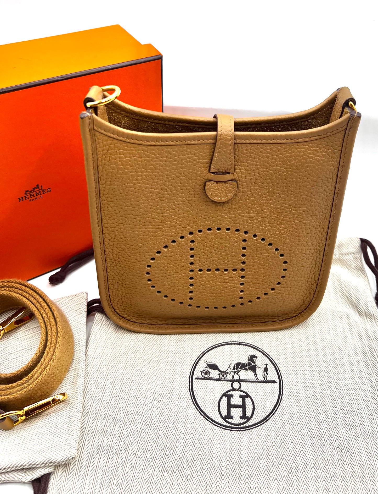 Hermes Evelyn TPM 4B Bisciut GHW Stamp Z 2021                (🇵🇭P150,500)