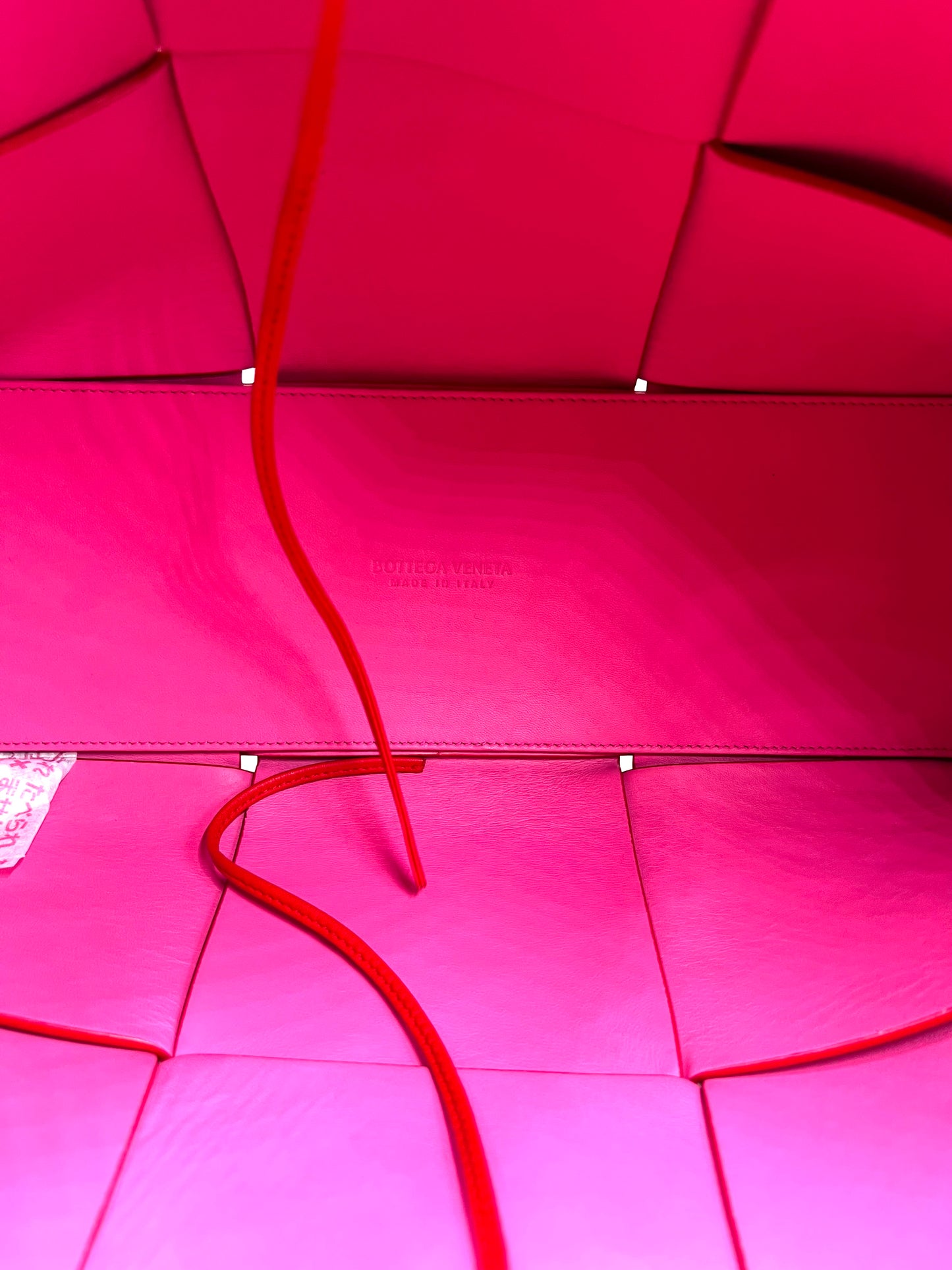 Bottega Veneta Arco Intercciato Leather Tote Bag with Pouch MM size                (🇵🇭P76,550)