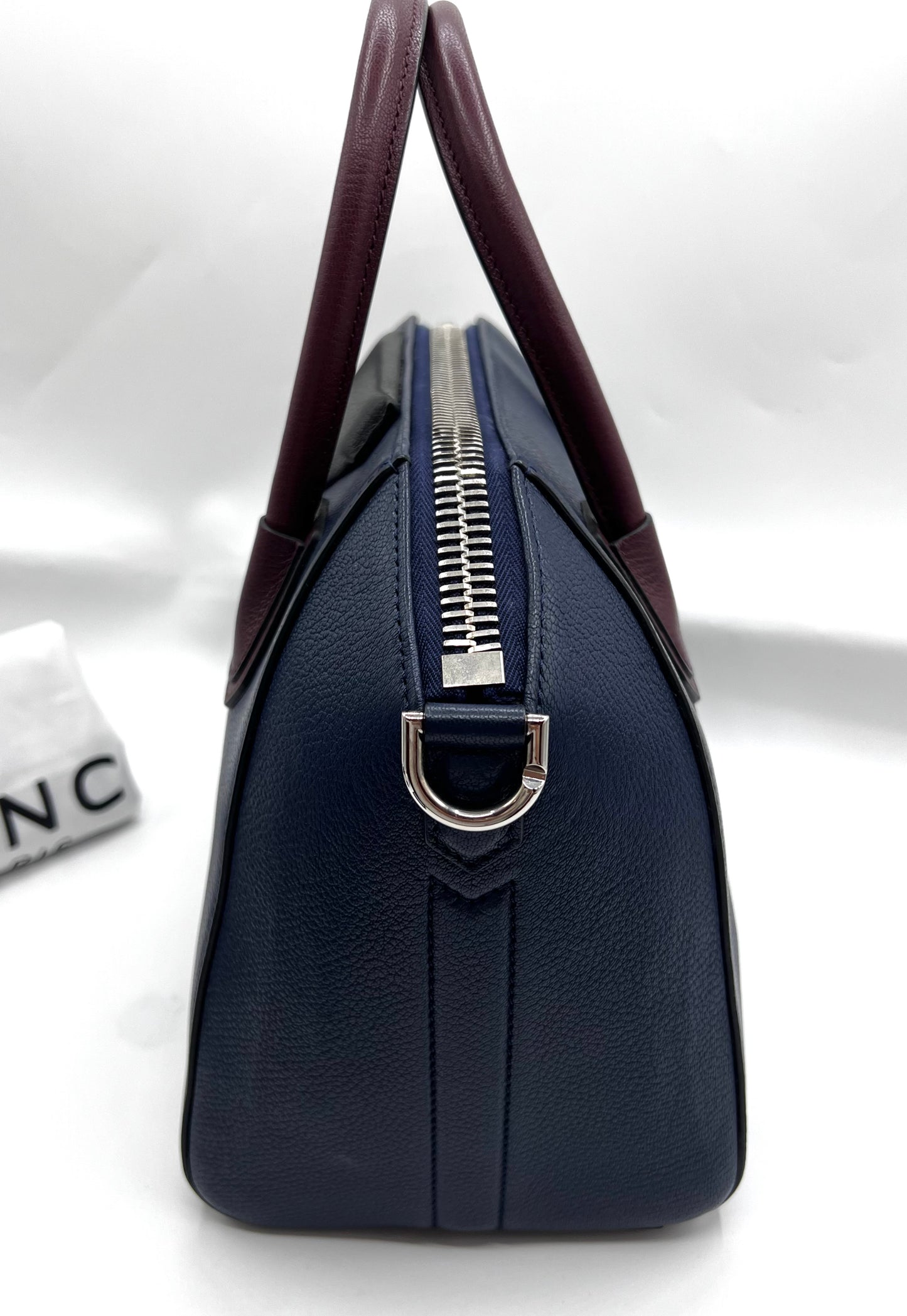 Givenchy Small Antigona Tricolor Goat Skin 2 way Bag   (🇵🇭P46,440)