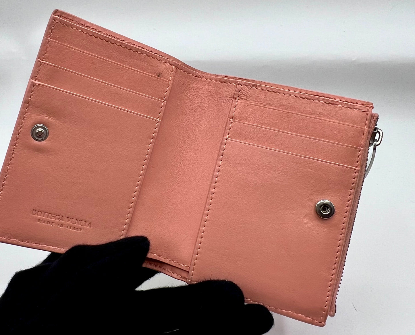 Bottega Venetta Compact Wallet (🇵🇭P8,699)