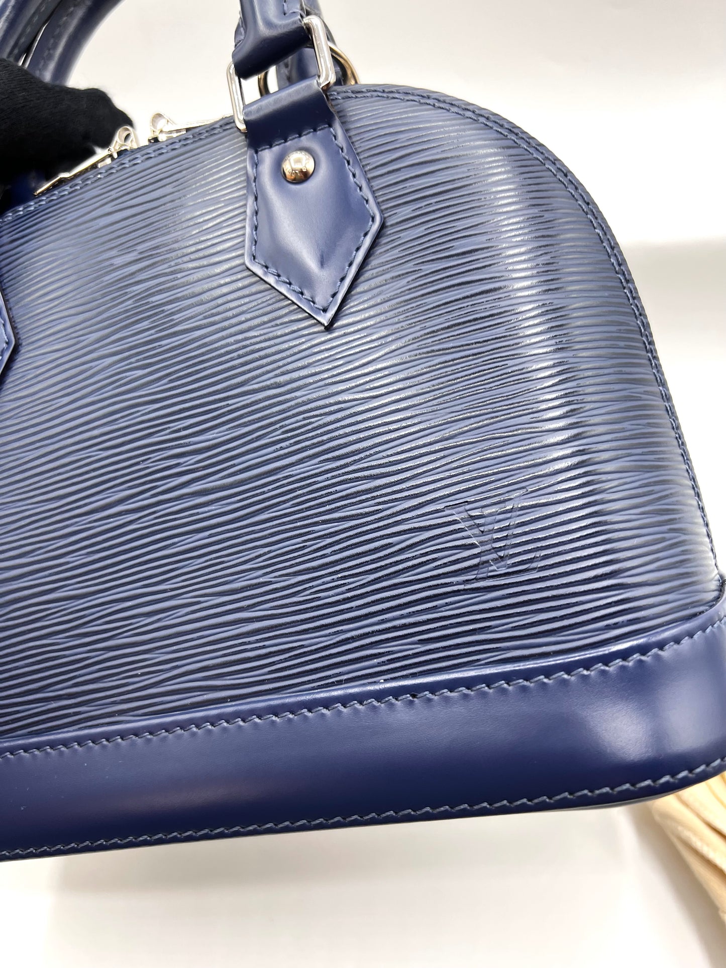 Louis Vuitton Epi  Navy Blue Alma BB 2 way bag                  (🇵🇭P68,800)